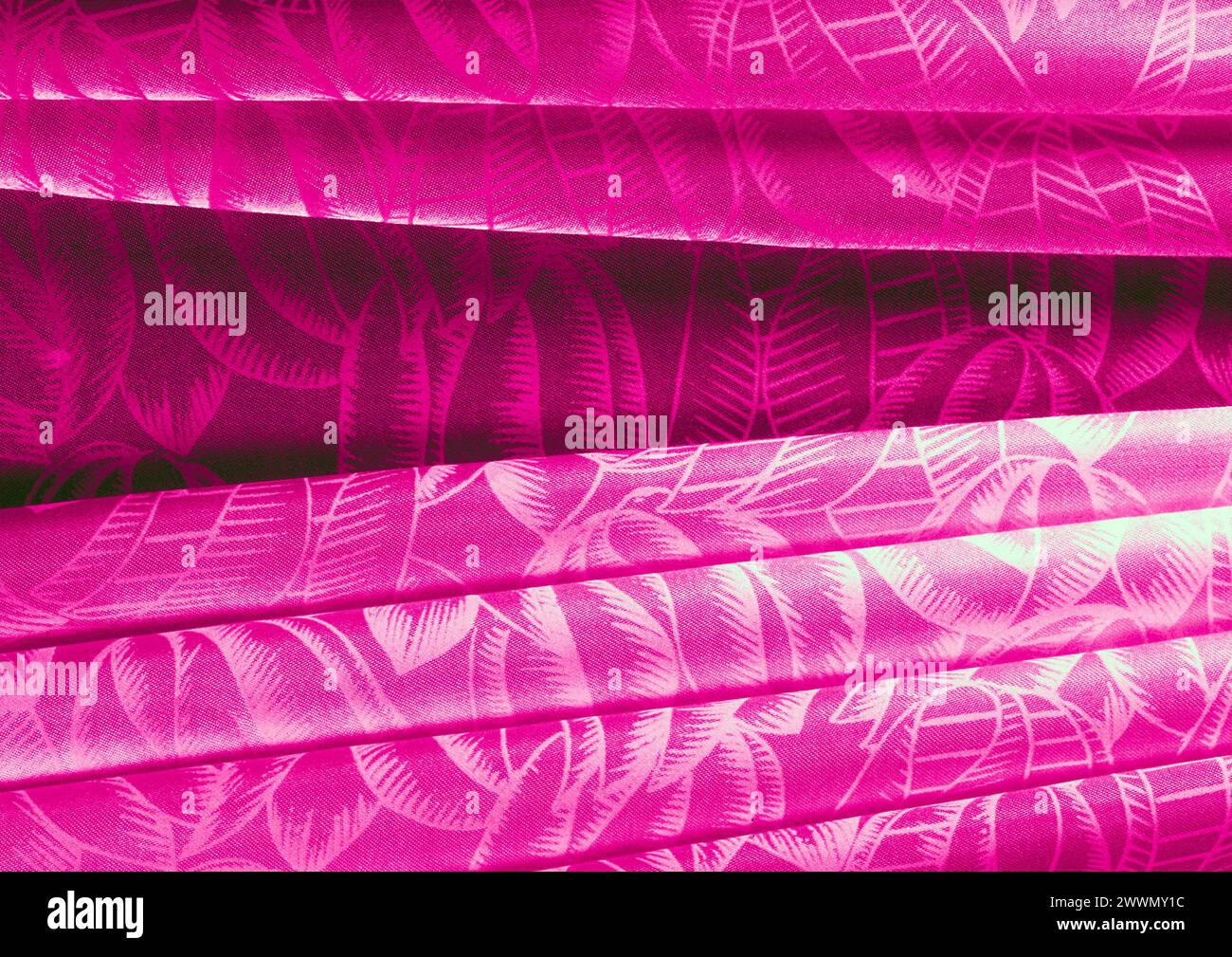 Vista ravvicinata con motivo in tessuto rosso, sfondo del materiale tessile Foto Stock