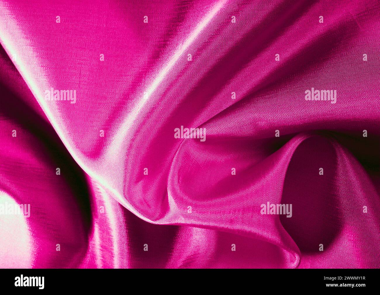 Vista ravvicinata con motivo in tessuto rosso, sfondo del materiale tessile Foto Stock