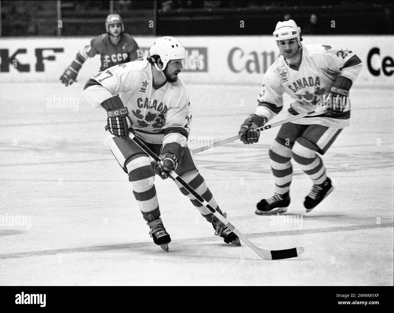 CAMPIONATO DEL MONDO di hockey su ghiaccio in Svezia 1981.Michale Rogers e Larry Robinson della squadra canadese Foto Stock