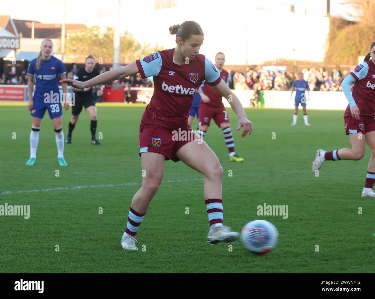 DAGENHAM, INGHILTERRA - 24 MARZO: Anouk Denton del West Ham United WFC in azione durante il Barclays fa Women's Super League match tra West Ham United Wom Foto Stock