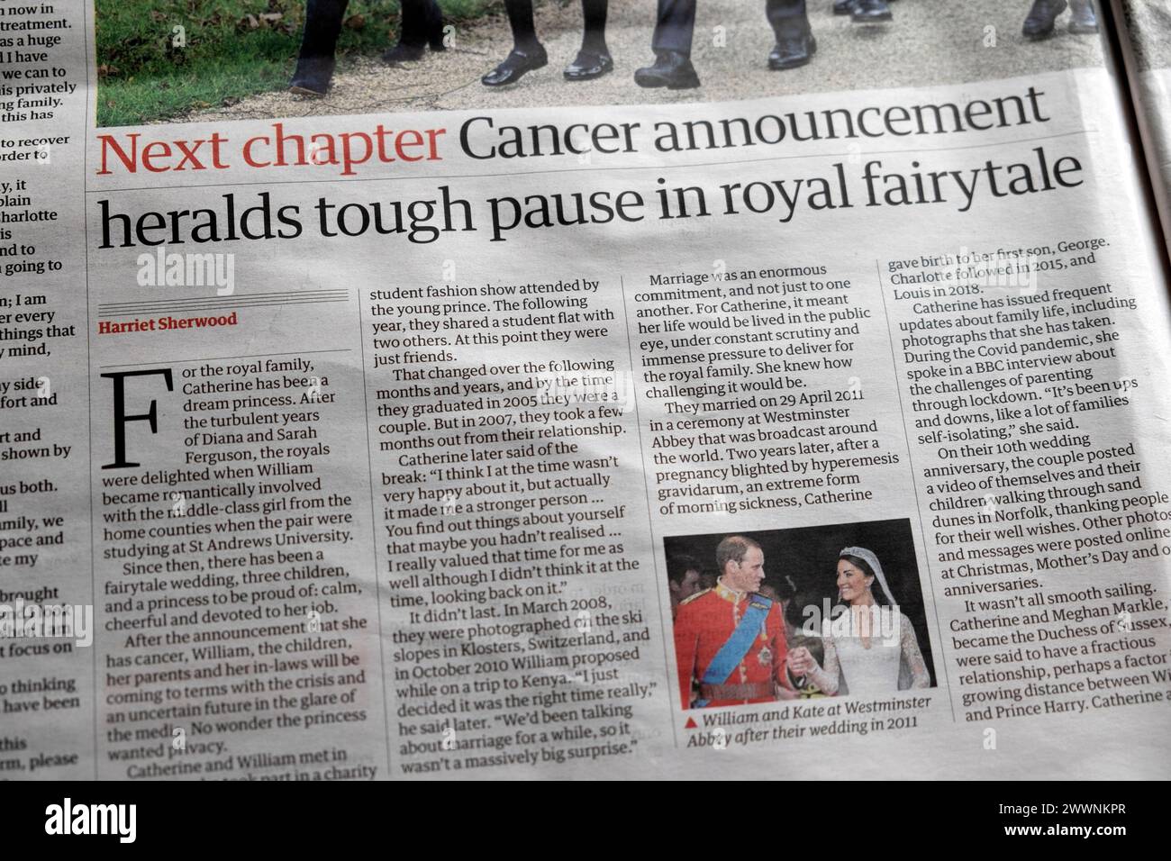 Principessa del Galles Kate Middleton "l'annuncio del cancro annuncia una pausa dura in royaPl Fairytale" titolo del quotidiano Guardian 23 marzo 2024 Londra Regno Unito Foto Stock