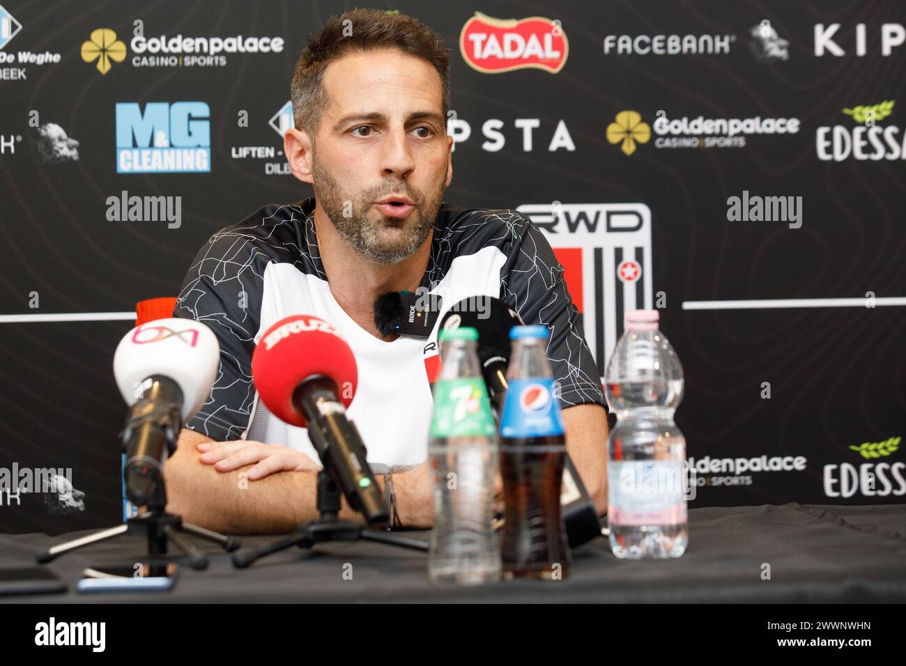 Bruxelles, Belgio. 25 marzo 2024. Yannick Ferrera nella foto durante una conferenza stampa del club di prima divisione RWD Molenbeek per presentare un nuovo allenatore nell'ultima parte dei campionati belgi 2023-2024, lunedì 25 marzo 2024 a Bruxelles. BELGA FOTO HATIM KAGHAT credito: Belga News Agency/Alamy Live News Foto Stock