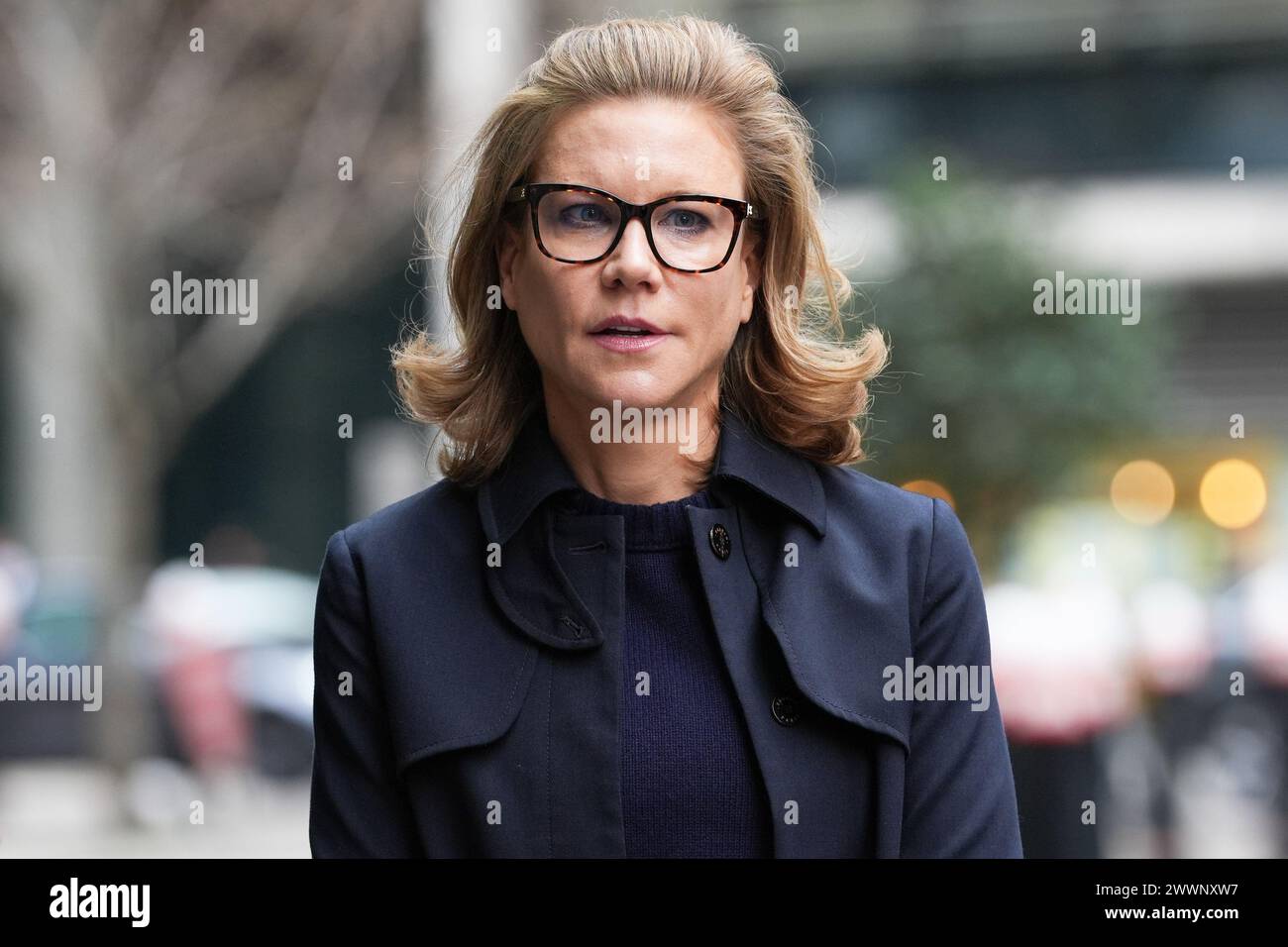 Foto del file del 19/03/24 della comproprietaria del Newcastle United Amanda Staveley che arriva al Rolls Building, Londra. La signora Staveley deve pagare più di 3 milioni di sterline a un magnate navale greco dopo una battaglia legale dell'alta Corte, dopo che un giudice ha respinto la sua offerta di risolvere la questione fuori dal tribunale. La signora Staveley fu emessa con una petizione di fallimento dall'uomo d'affari Victor Restis, che sosteneva che era tenuta a pagargli 3,4 milioni di sterline dovute da un investimento che aveva fatto nelle sue imprese. Data di pubblicazione: Lunedì 25 marzo 2024. Foto Stock