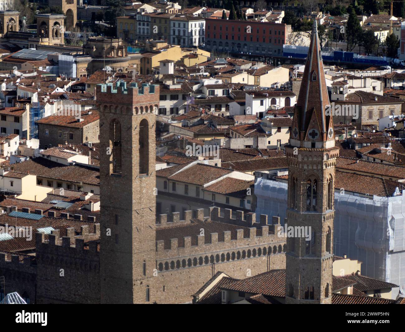 Palazzo del Bargello Firenze Vista aerea del paesaggio urbano dalla torre di giotto, dettaglio vicino alla Cattedrale di Santa Maria dei Fiori, alla Cupola del Brunelleschi, Italia Foto Stock