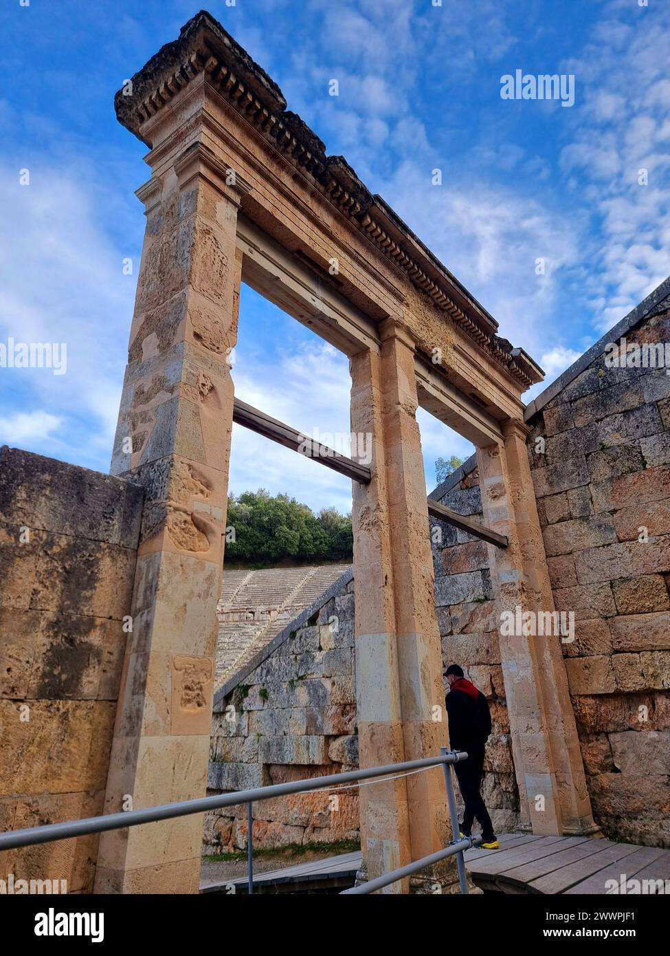 L'Odeon di Erode Attico è una struttura teatrale romana in pietra situata sul versante sud-ovest dell'Acropoli di Atene. L'edificio è stato completato nel 161 d.C. e poi rinnovato nel 1950. Grecia. Foto Stock