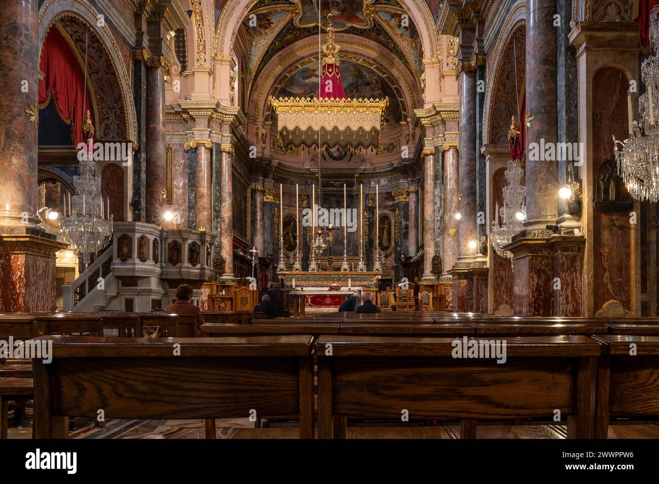 Gli interni dell'antica chiesa parrocchiale Collegiata del relitto di San Paolo, la Valletta, Malta Foto Stock