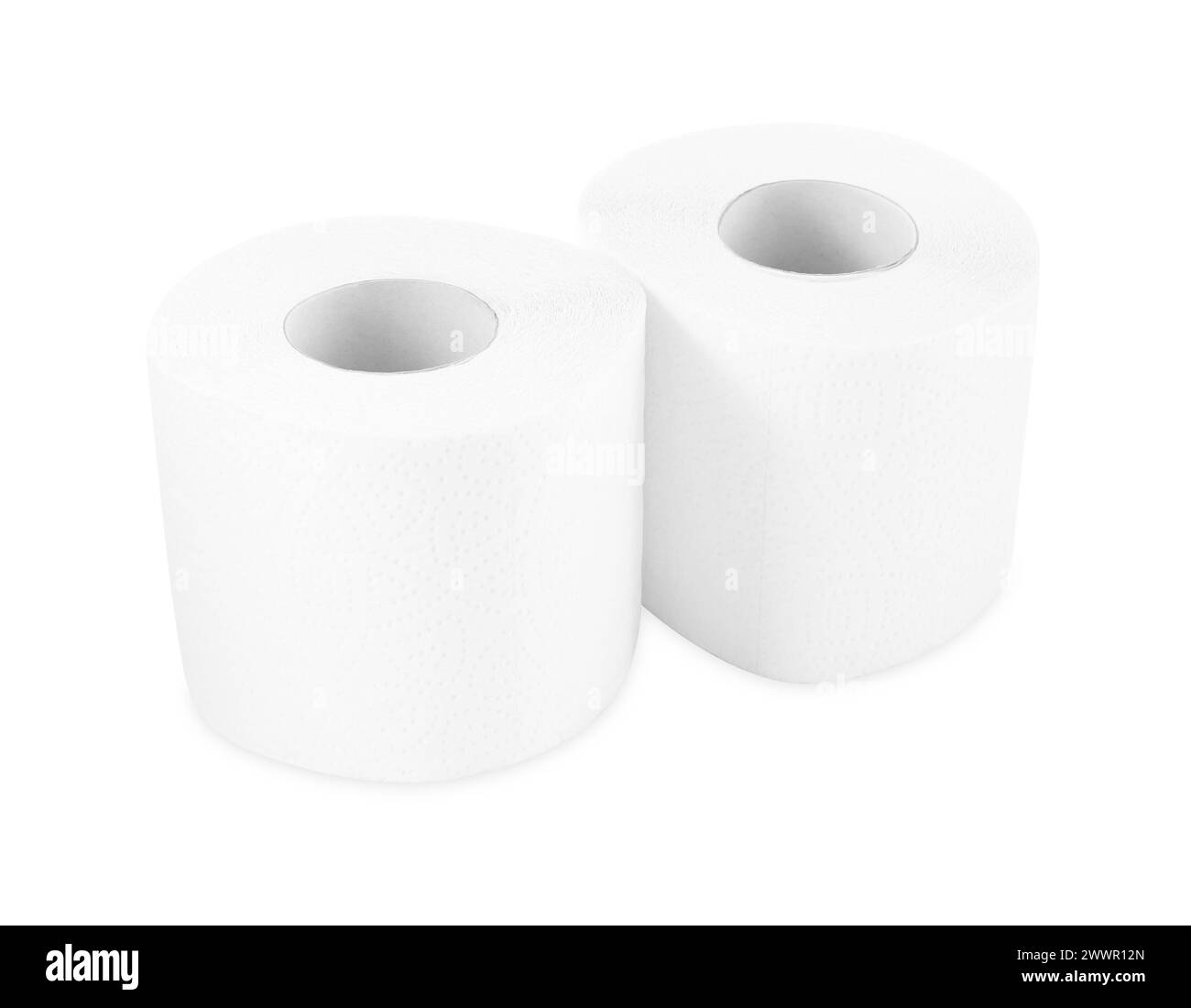 Rotoli di carta igienica soffice isolati su bianco Foto Stock