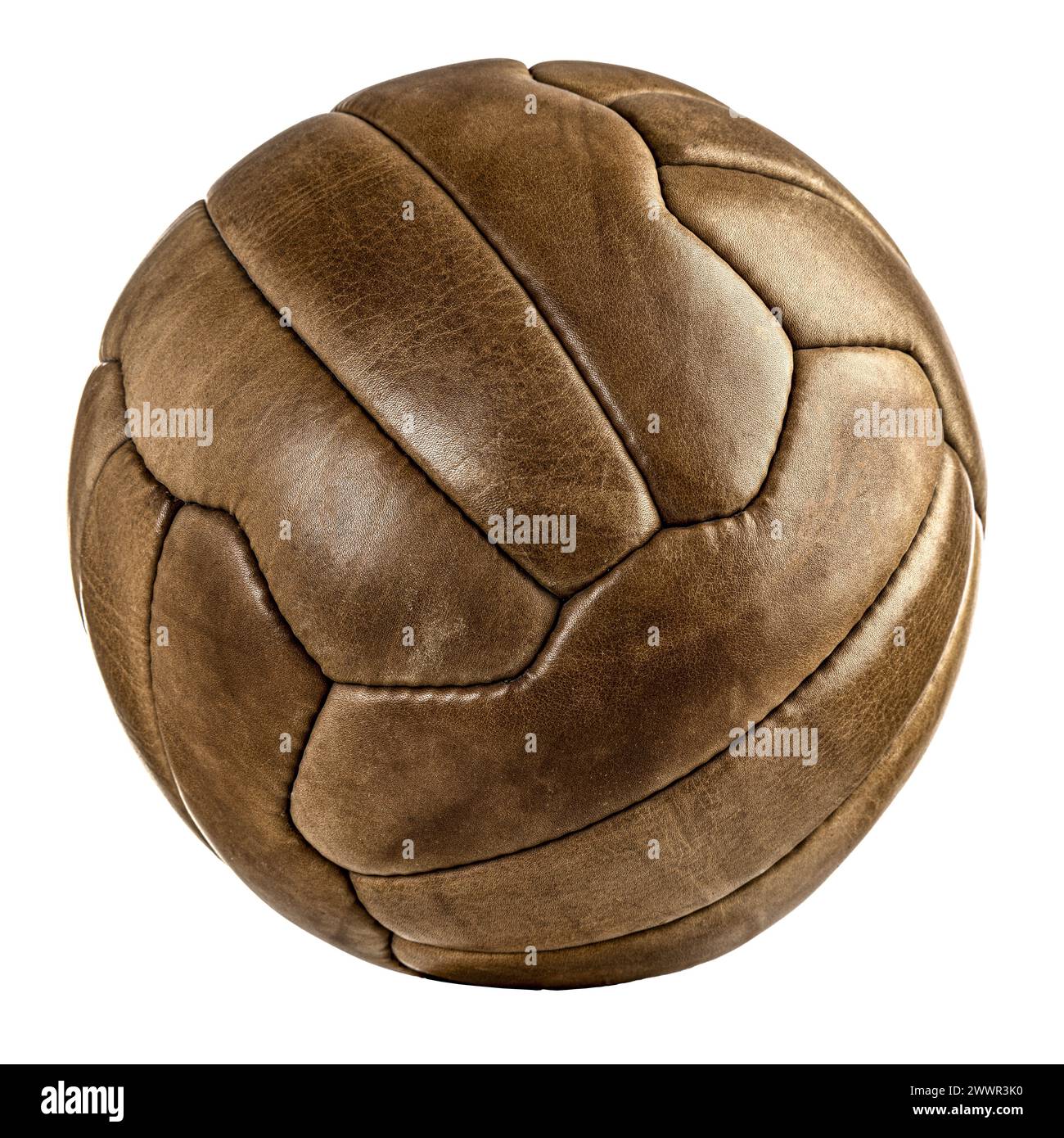 Classico calcio in pelle marrone con agenti atmosferici, isolato su sfondo bianco Foto Stock