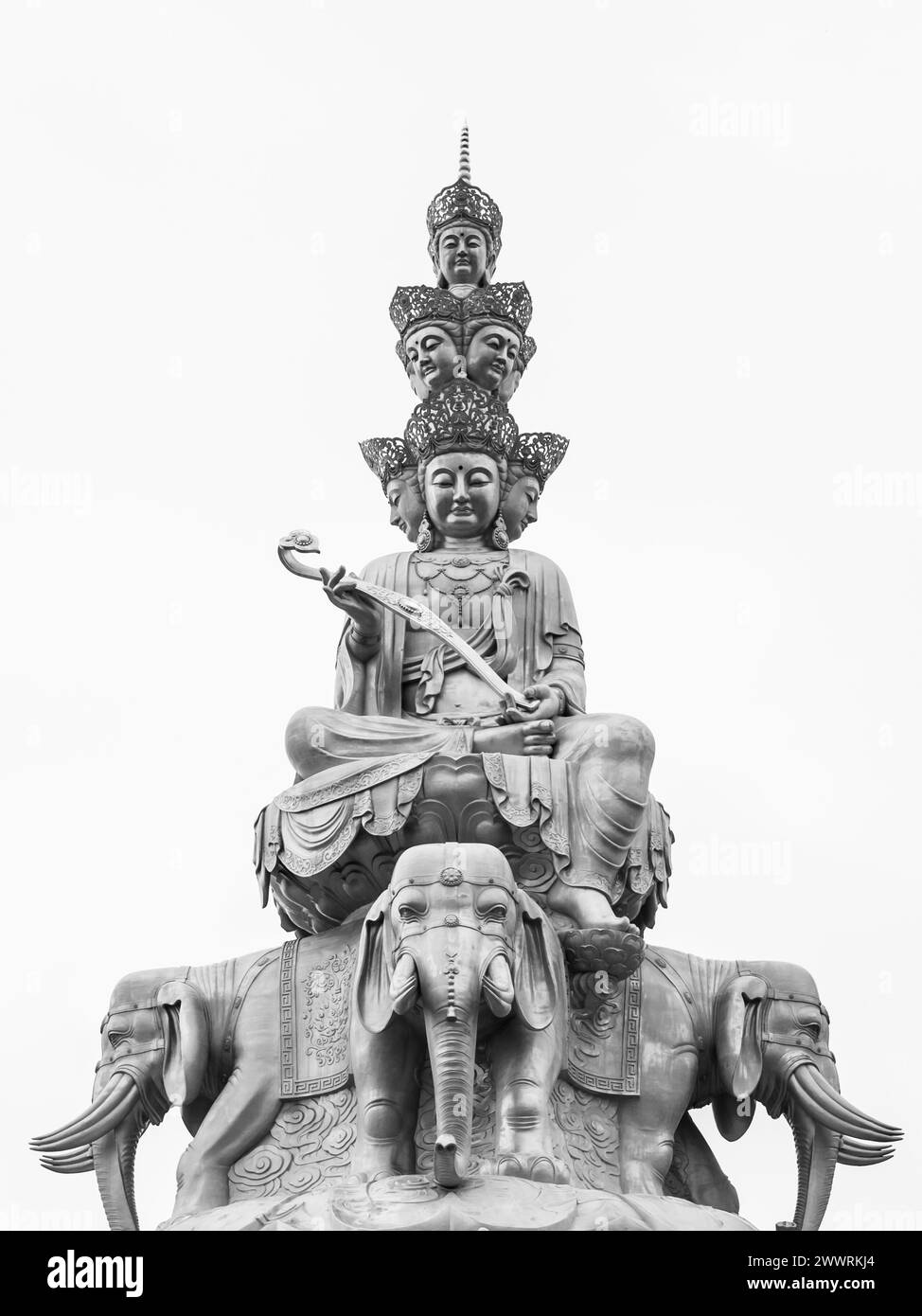 Buddha d'oro sulla cima del Monte Emei, Emeishan, Sichuan, Cina, immagine in bianco e nero Foto Stock