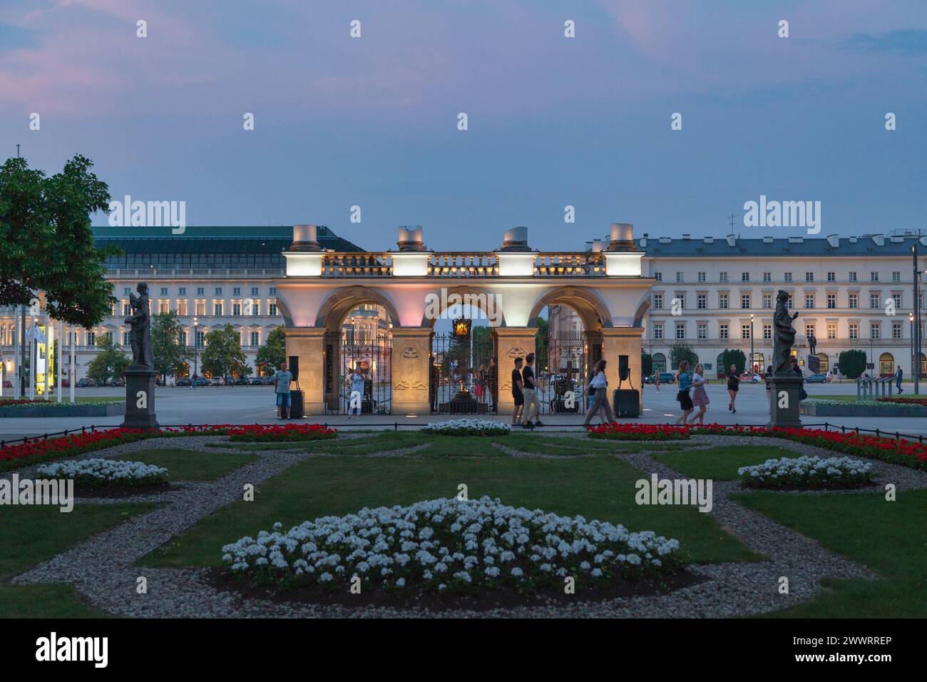 Varsavia, Polonia - 08 giugno 2019: Tomba del Milite ignoto (polacco: Grób Nieznanego Żołnierza) al crepuscolo. È un monumento all'ignoto soldato polacco Foto Stock