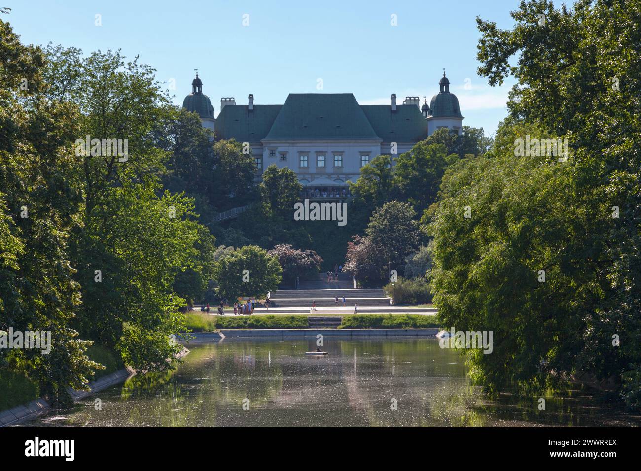 Varsavia, Polonia - 9 giugno 2019: Il castello di Ujazdów (polacco: Zamek Ujazdowski) è un castello che ospita il Centro per l'arte contemporanea di Varsavia Foto Stock