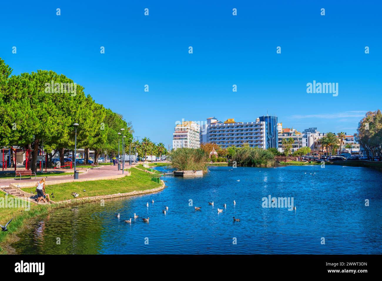 Lago Peniscola Spagna e area verde storica cittadina spagnola e destinazione di viaggio Foto Stock