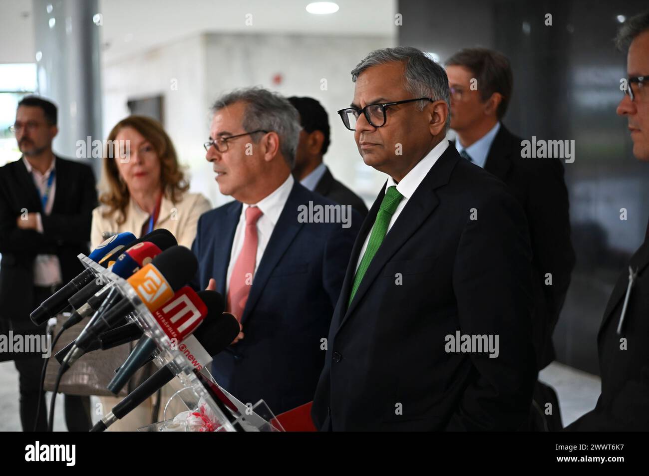 Brasília, DF - 25.03.2024: LULA RECEBE NATARAJAN CHANDRASEKARAN - questo lunedì (25) il presidente Luiz Inácio Lula da Silva riceve a Palácio do Planalto il Tycoon indiano e presidente del Consiglio di amministrazione di Tata Sons, Natarajan Chandrasekaran e Jorge Viana presidente di Apex. (Foto: Ton Molina/Fotoarena) Foto Stock