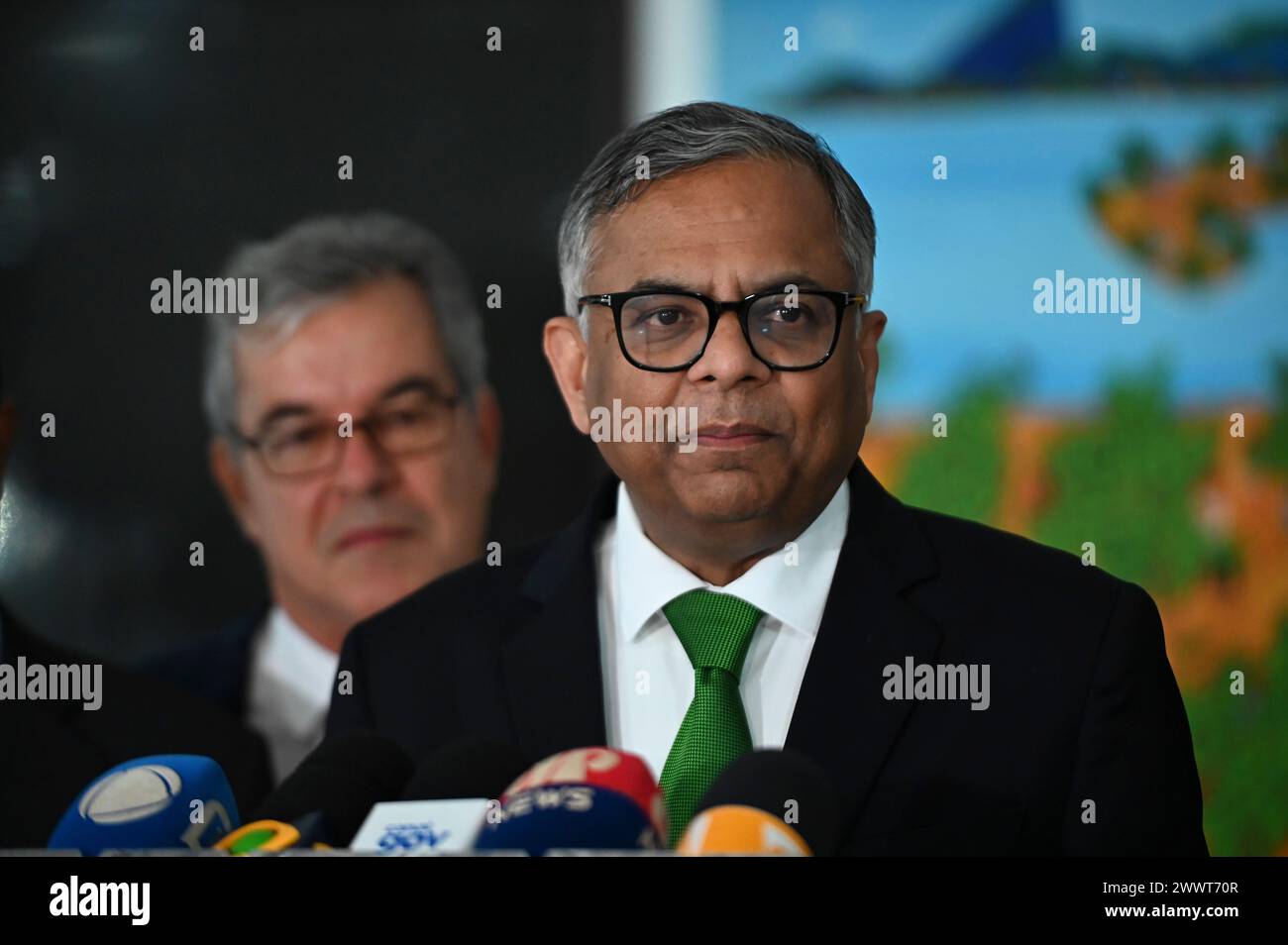 Brasília, DF - 25.03.2024: LULA RECEBE NATARAJAN CHANDRASEKARAN - questo lunedì (25) il presidente Luiz Inácio Lula da Silva riceve a Palácio do Planalto il Tycoon indiano e presidente del Consiglio di amministrazione di Tata Sons, Natarajan Chandrasekaran e Jorge Viana presidente di Apex. (Foto: Ton Molina/Fotoarena) Foto Stock