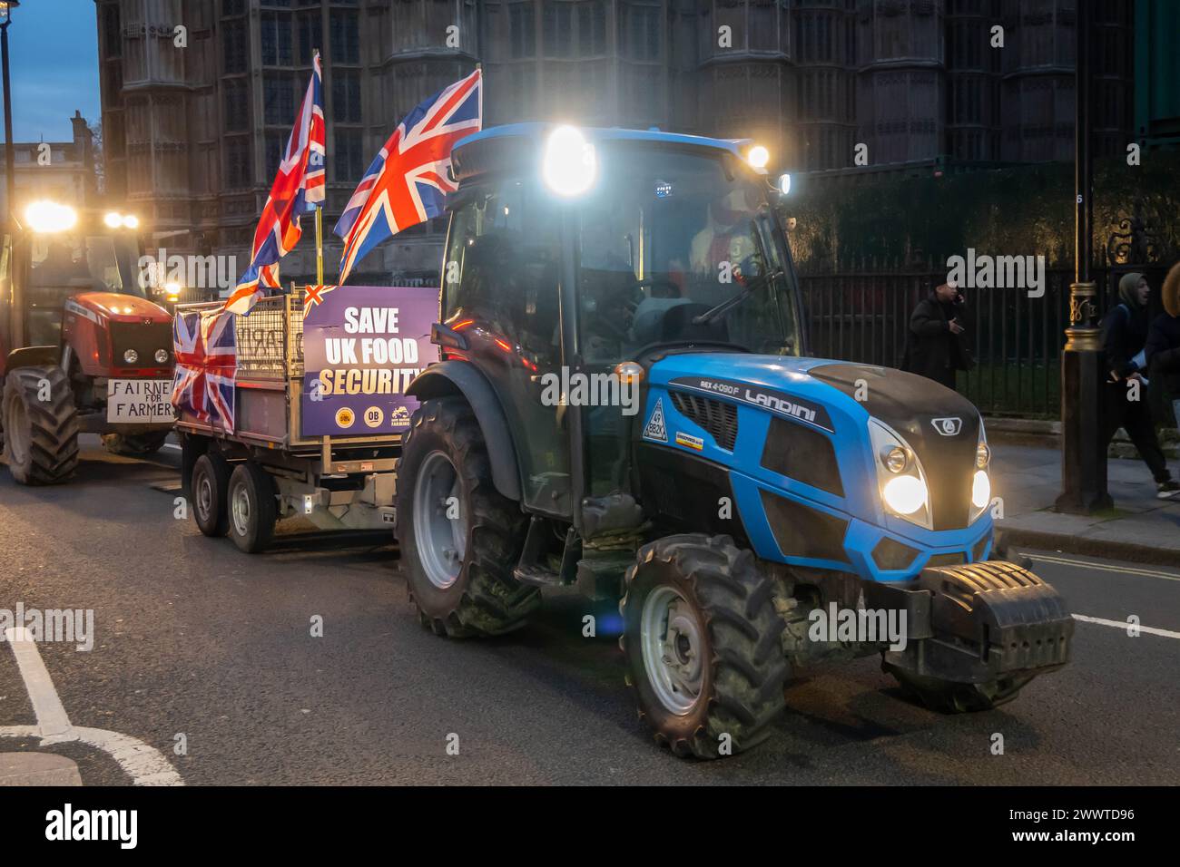 Londra, Inghilterra. 25 marzo 2024. Gli agricoltori britannici che partecipano a una dimostrazione sull’insoddisfazione degli agricoltori nei confronti della politica alimentare del Regno Unito, un impulso inferiore agli standard Foto Stock