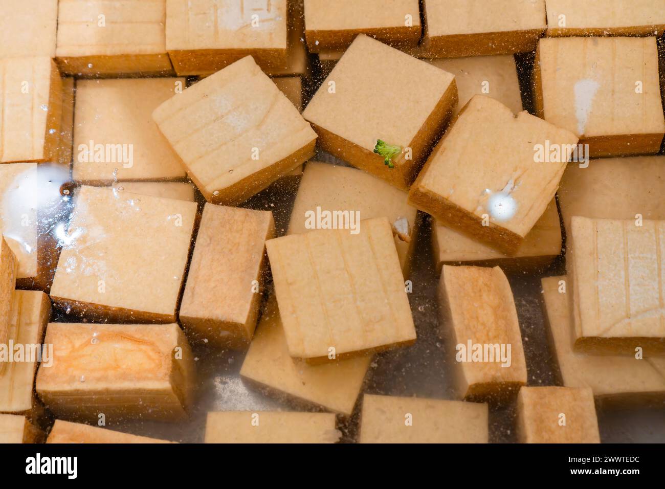 Tofu pong fresco gruppo di fette. Delizioso da mangiare. Questo tofu è fatto di soia Foto Stock