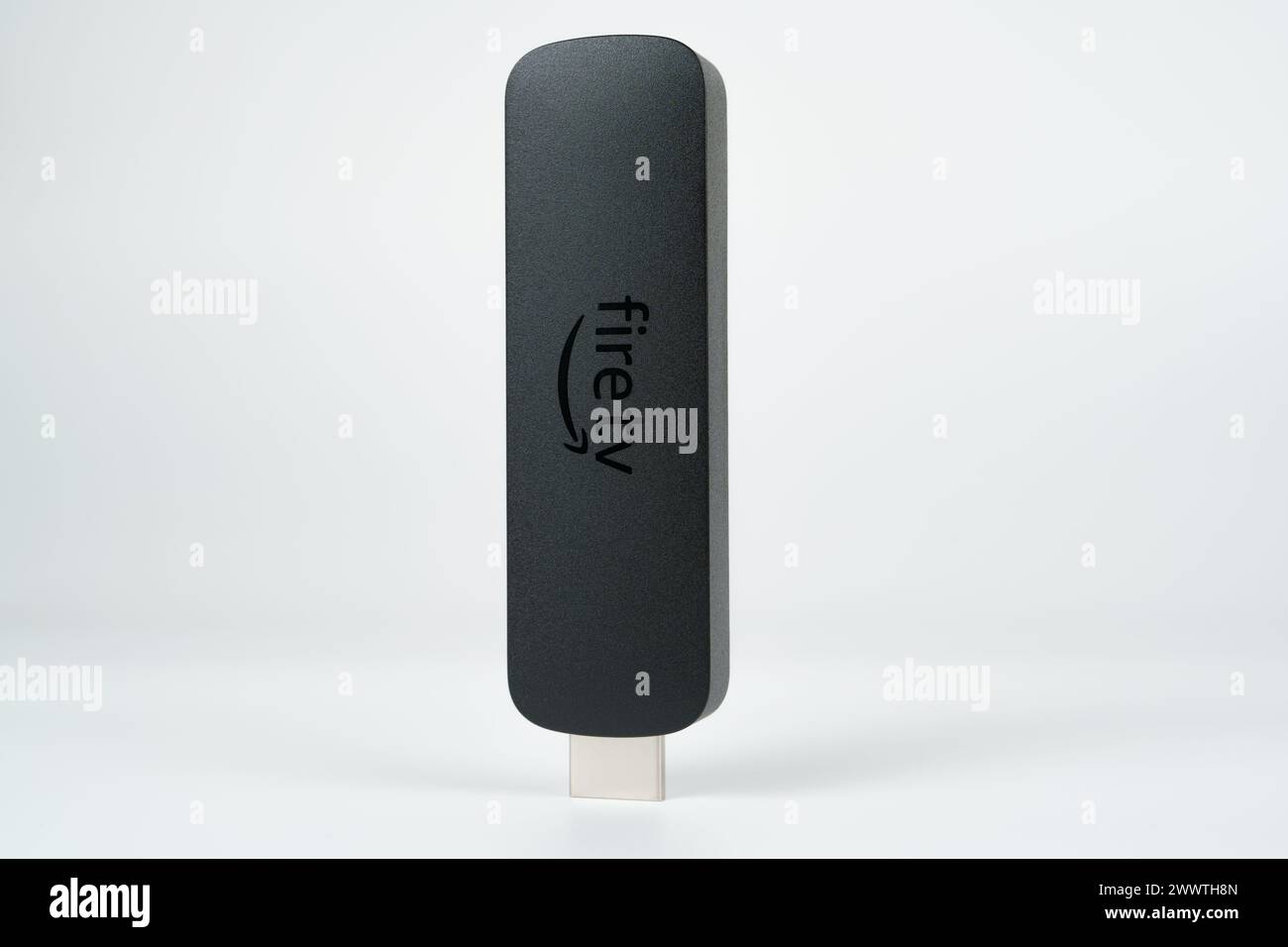 Amazon Fire TV Stick 4K MAX 2023. Il dispositivo di streaming più potente di Amazon. Stafford, Regno Unito. 24 marzo 2024. Foto Stock