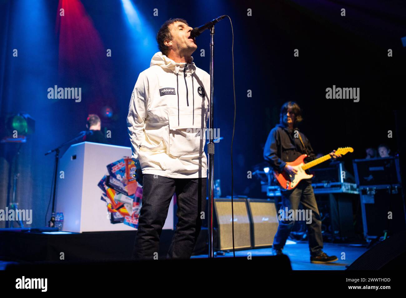 Liam Gallagher e John Squire in Concert a Londra Liam Gallagher e John Squire sul palco all'O2 Forum Kentish Town, Londra. London O2 Forum Kentish Town Regno Unito Copyright: XJohnxBarryx JB2 9285 Foto Stock