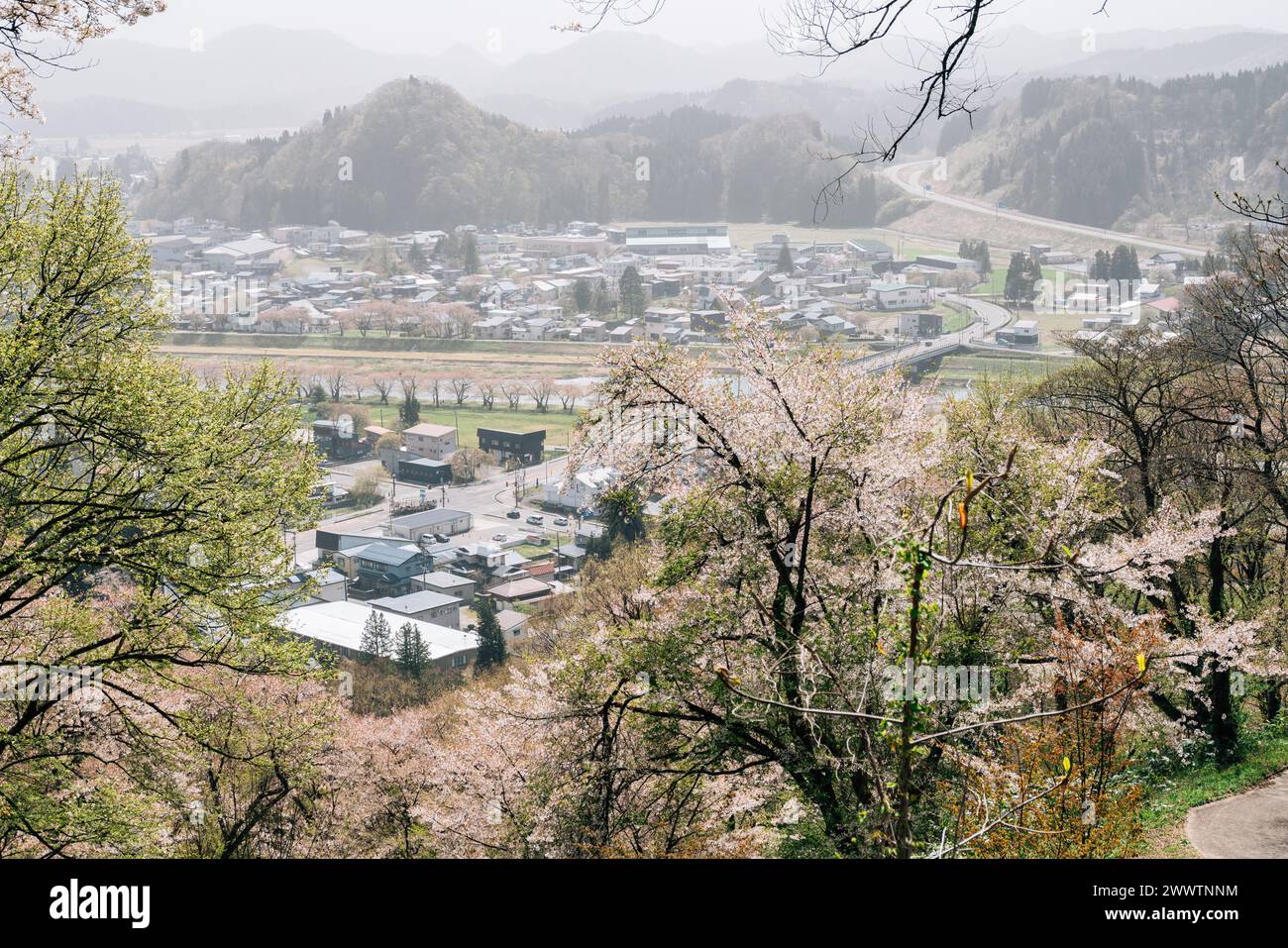 Vista della città di Kakunodate in primavera ad Akita, Giappone Foto Stock
