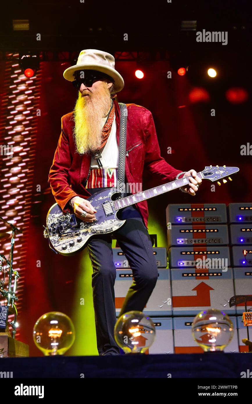 Billy Gibbons degli ZZ Top si esibisce sul palco allo Stagecoach Festival di Indio, California, 2023. Foto Stock