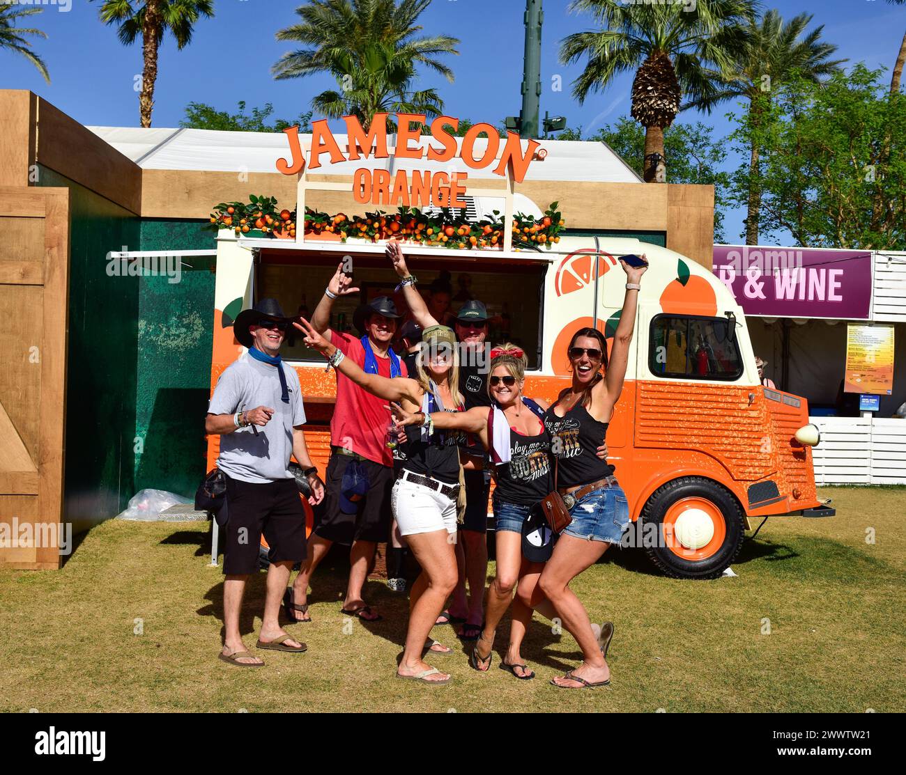La folla è felice al festival di musica country Stagecoach Foto Stock