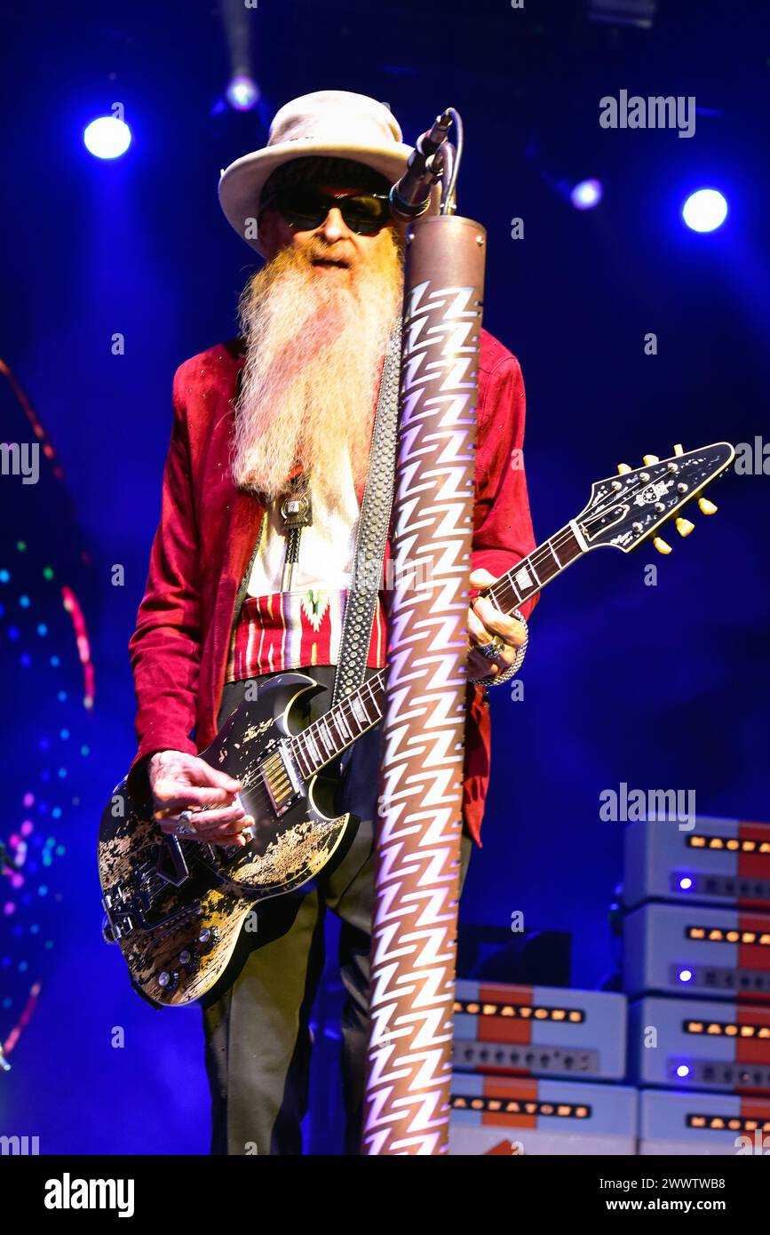 Billy Gibbons degli ZZ Top si esibisce sul palco allo Stagecoach Festival di Indio, California, 2023. Foto Stock