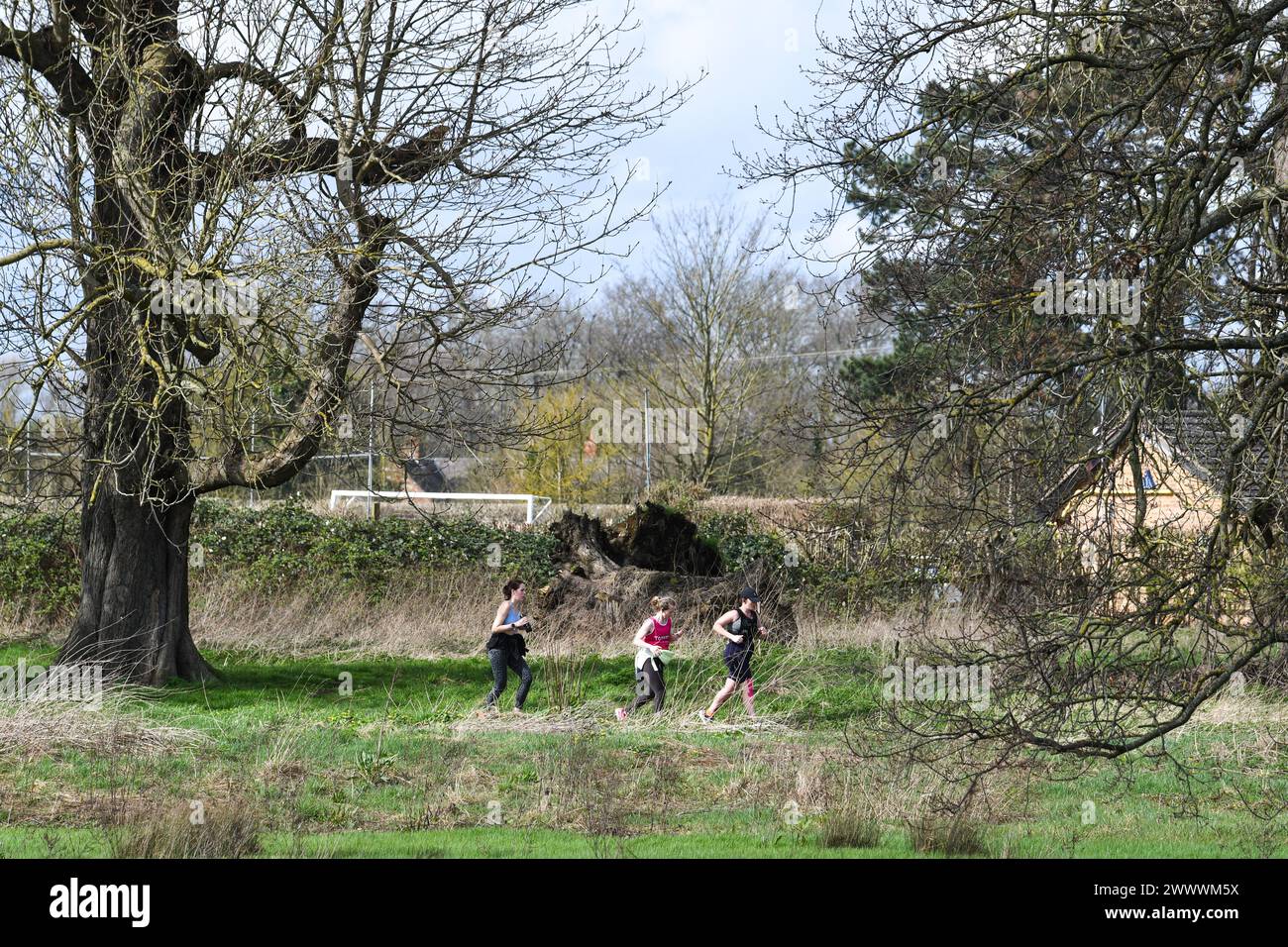 tre donne che fanno jogging in campagna Foto Stock