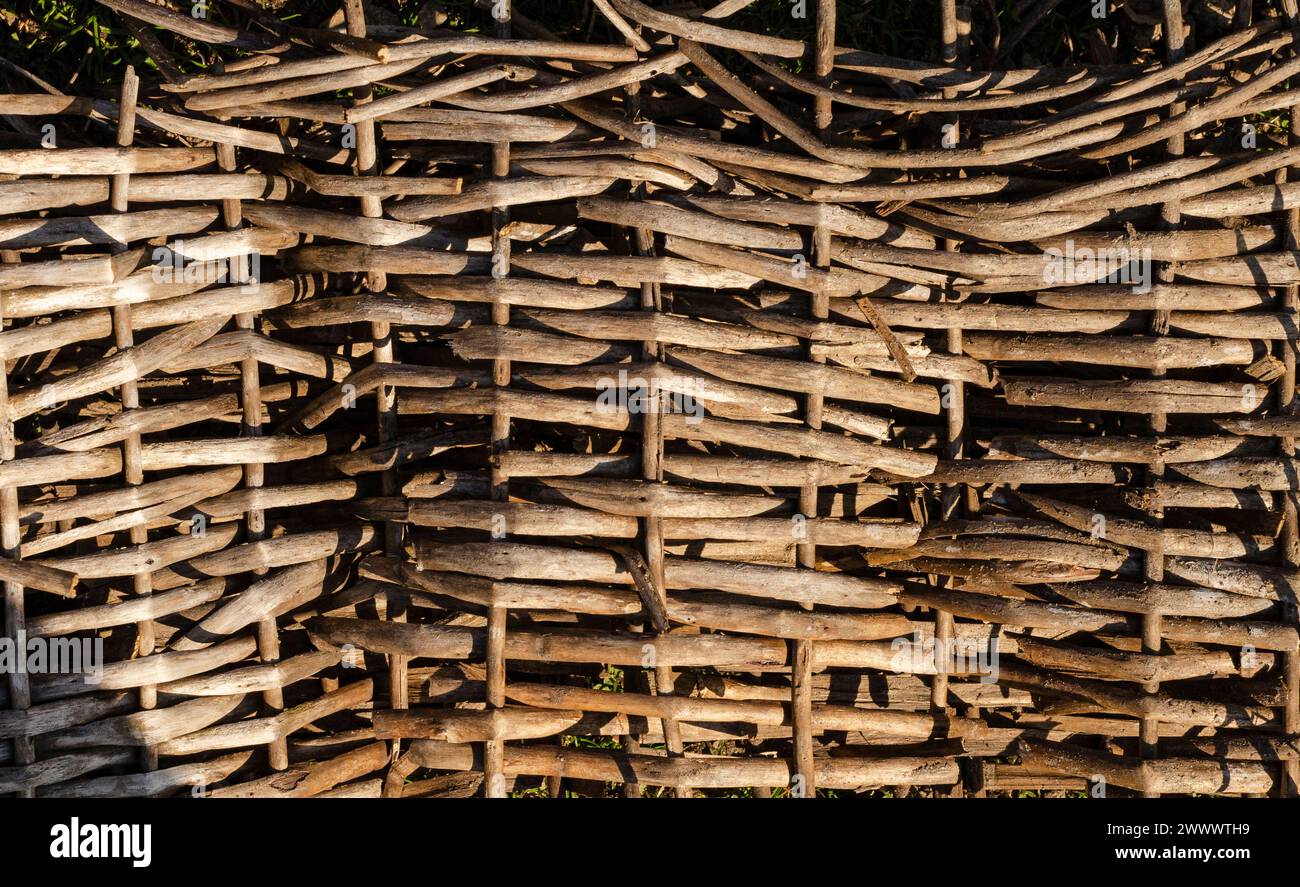 stridio, marcio e rotto a causa del passare del tempo Foto Stock