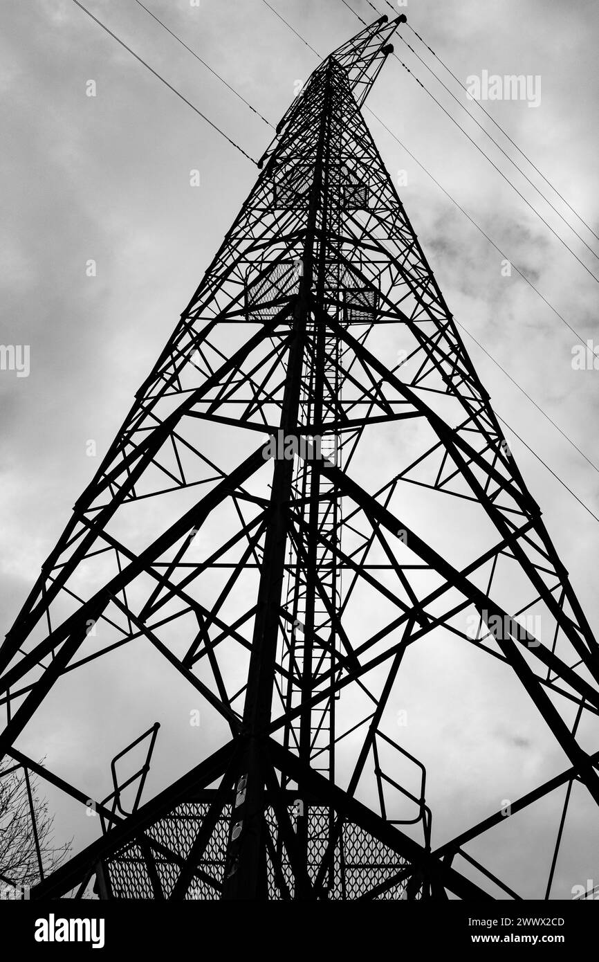 Un pilone elettrico fotografato dal Gloucester al canale Sharpness nel Gloucestershire Foto Stock