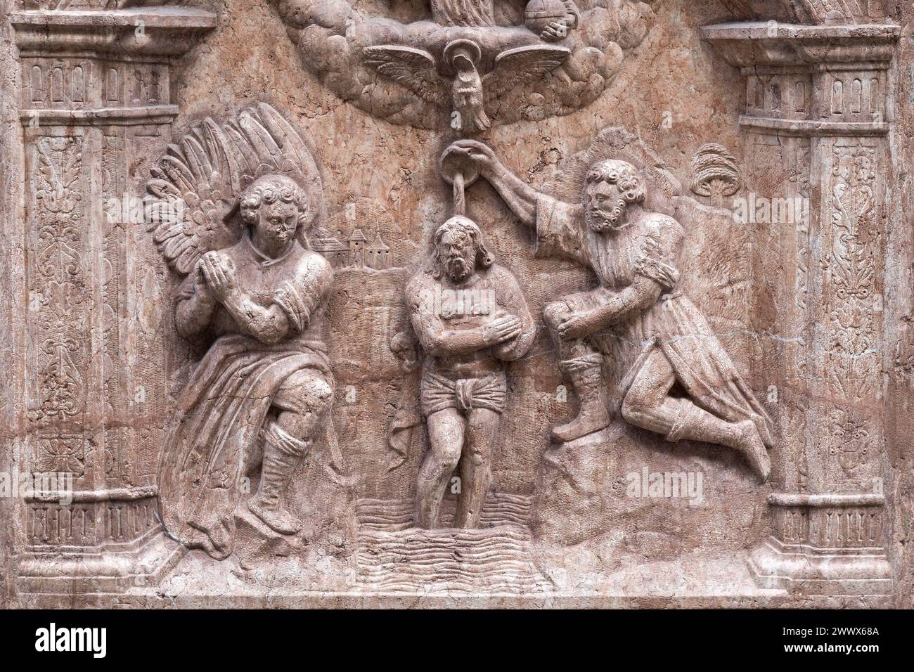 Lastra di pietra, scena del battesimo, St. Cimitero di Pietro, Salisburgo, Austria Foto Stock