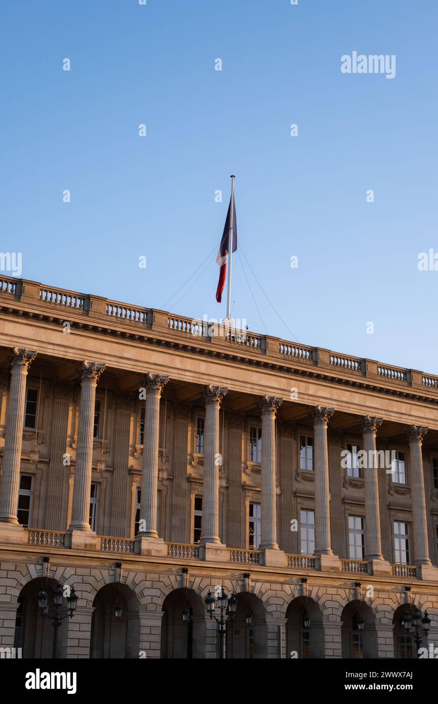 La facciata del Palais Brongniart è ornata da colonne ornate. Parigi, Francia Foto Stock