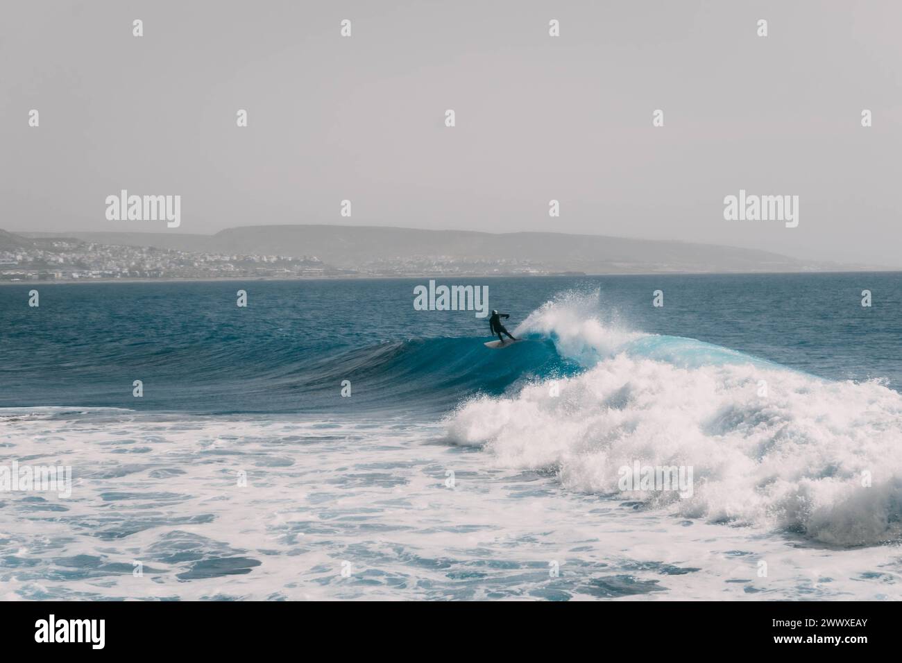 Surf sulle onde perfette a Madraba, Taghazout, Marocco Foto Stock