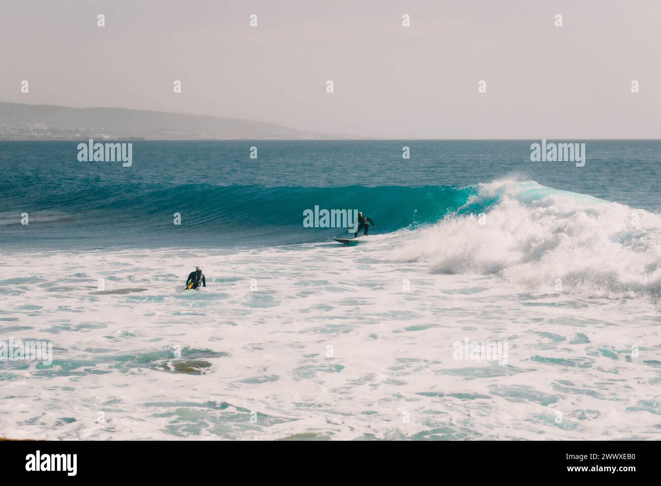 Surf sulle onde perfette a Madraba, Taghazout, Marocco Foto Stock