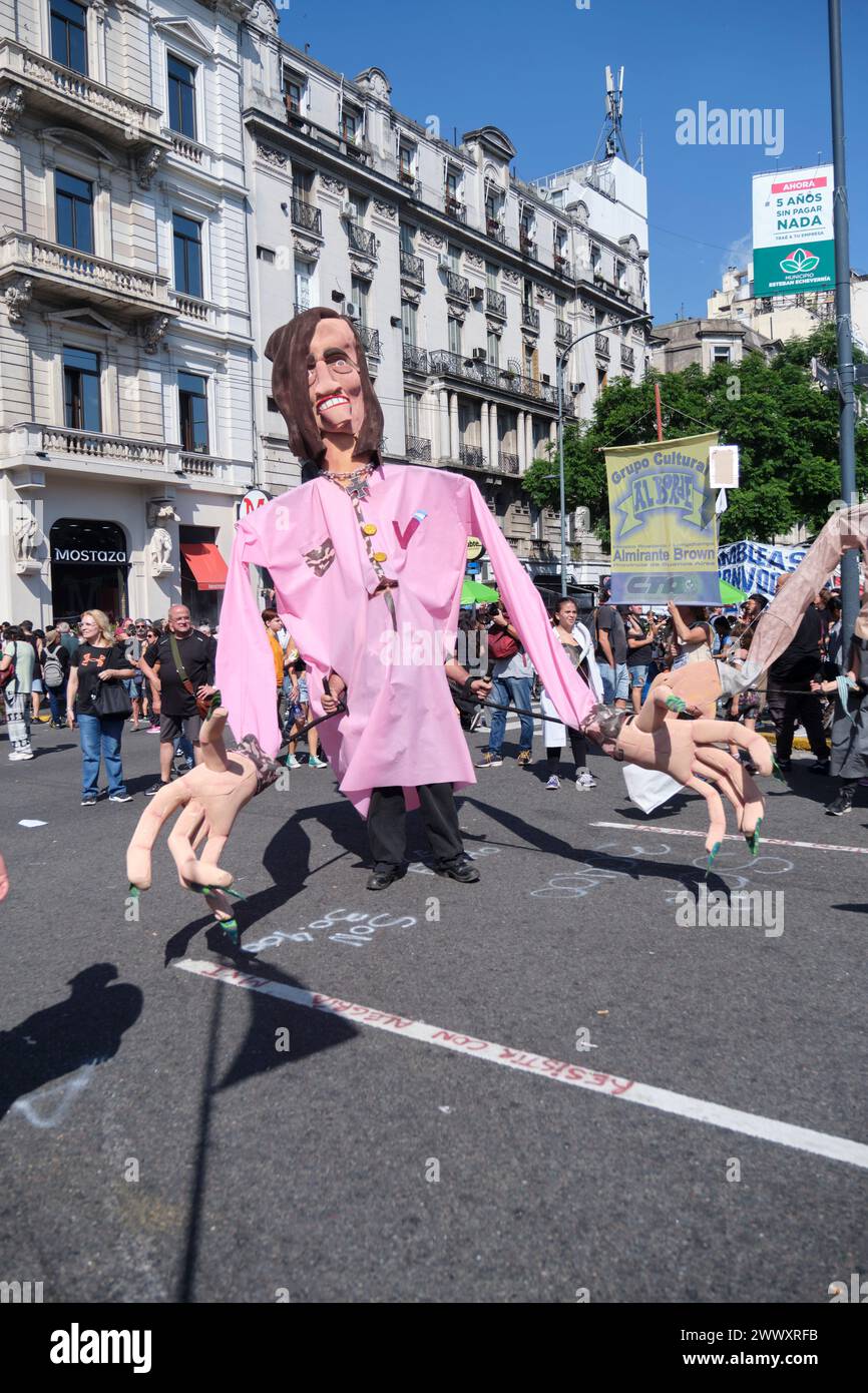 Buenos Aires, Argentina; 24 marzo 2024: Giornata nazionale della memoria per la verità e la giustizia. Grande burattino che rappresenta e parodia Patricia Bullri Foto Stock