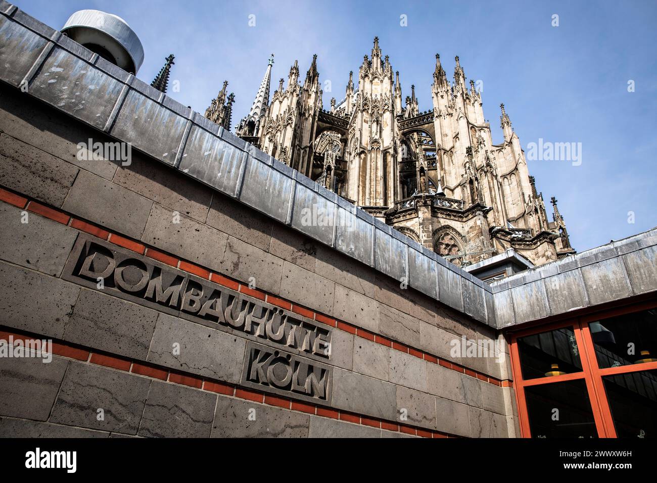 Ingresso al capanno della cattedrale, Colonia, Germania. Eingang zur Dommbauhuette, Koeln, Deutschland. Foto Stock