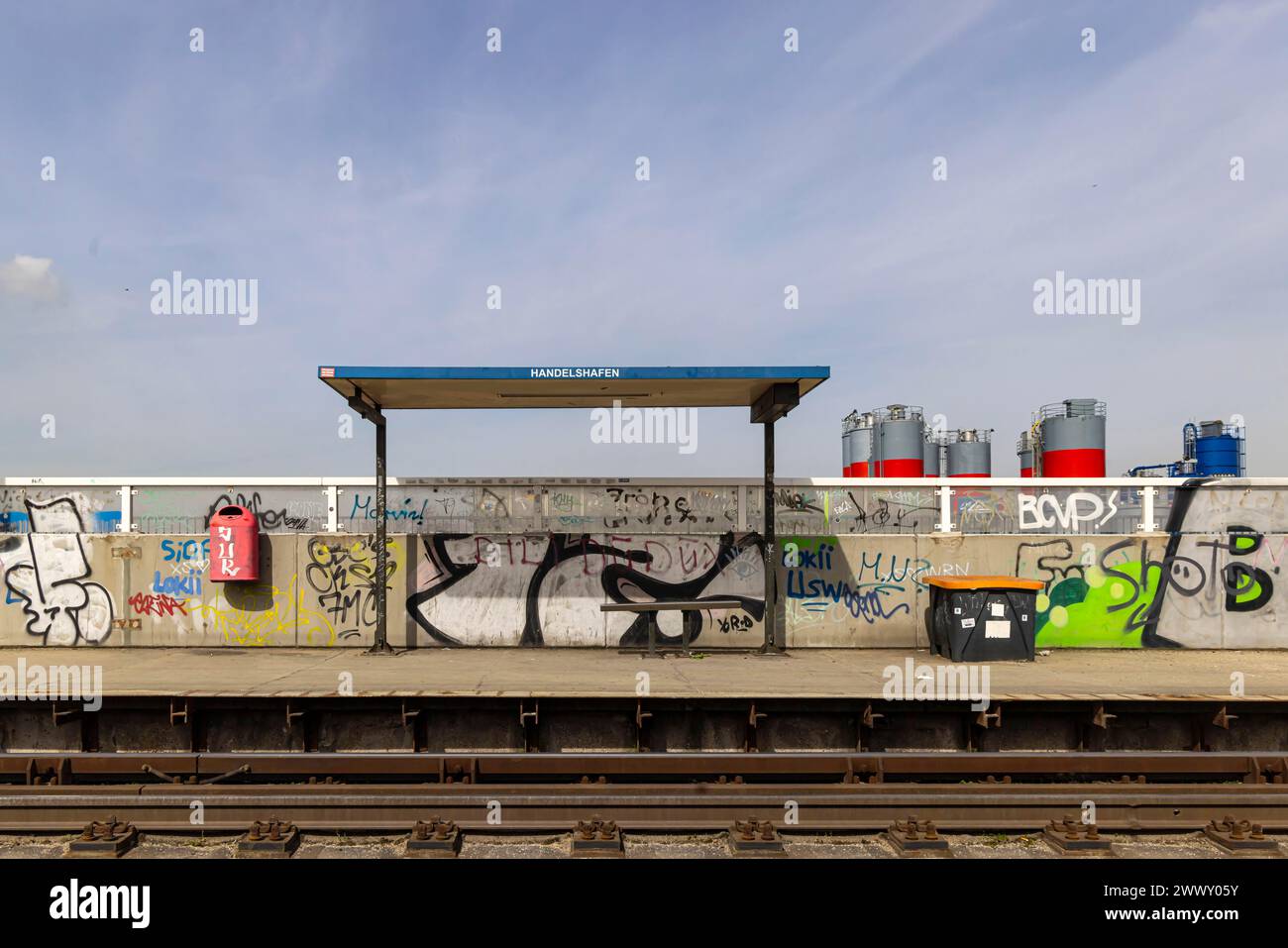 Fermata Handelshafen di Rnv, Rhein-Neckar-Verkehr GmbH, trasporti pubblici a Mannheim, Baden-Wuerttemberg, Germania Foto Stock
