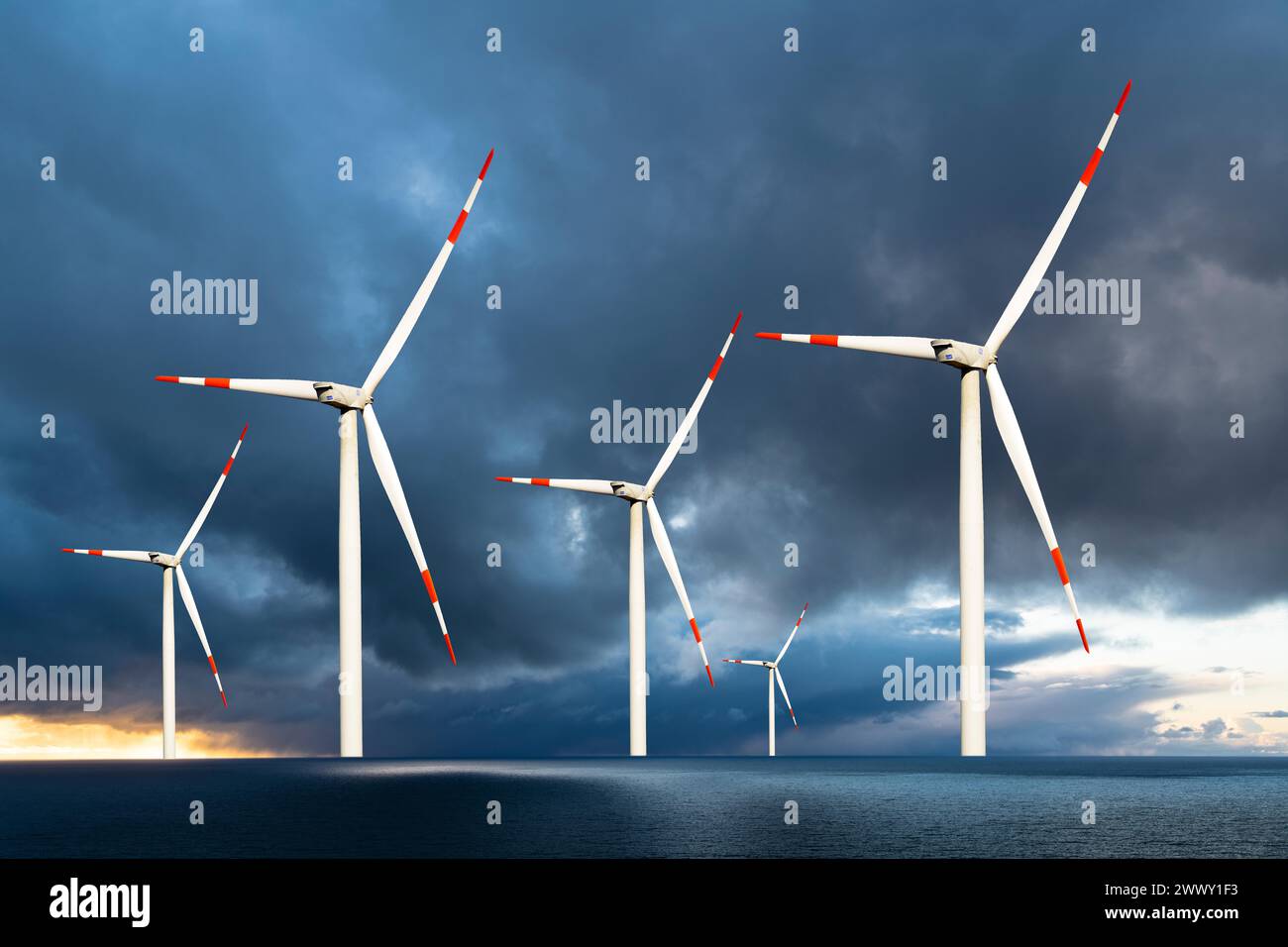 Turbine eoliche nel Mare del Nord, temporali, bassa Sassonia, Repubblica Federale di Germania Foto Stock