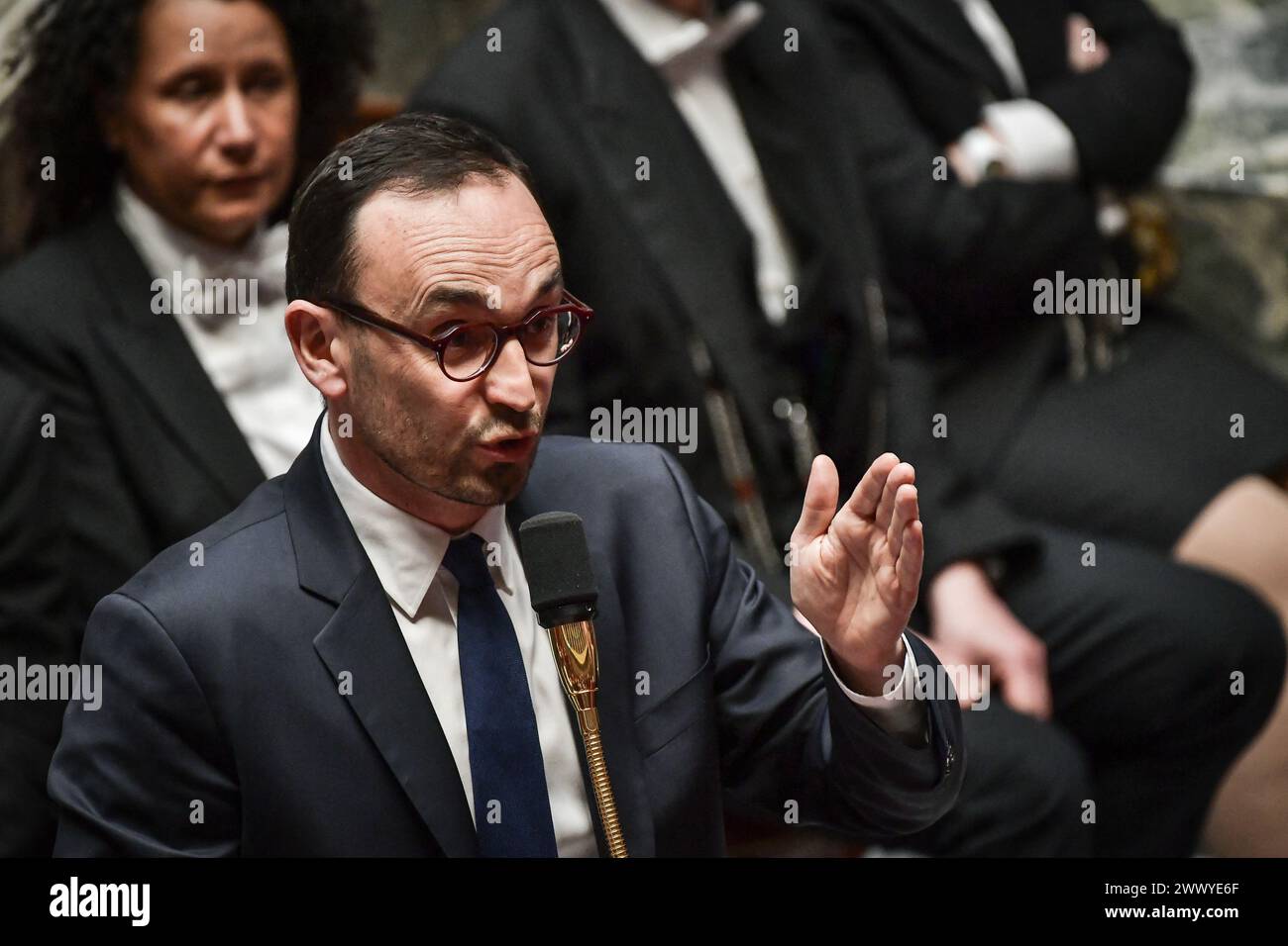 Parigi, Francia. 26 marzo 2024. Il vice ministro francese per i conti pubblici Thomas Cazenave parla durante una sessione di interrogazioni al governo all'Assemblea nazionale di Parigi il 26 marzo 2024. Foto di Firas Abdullah/ABACAPRESS.COM credito: Abaca Press/Alamy Live News Foto Stock