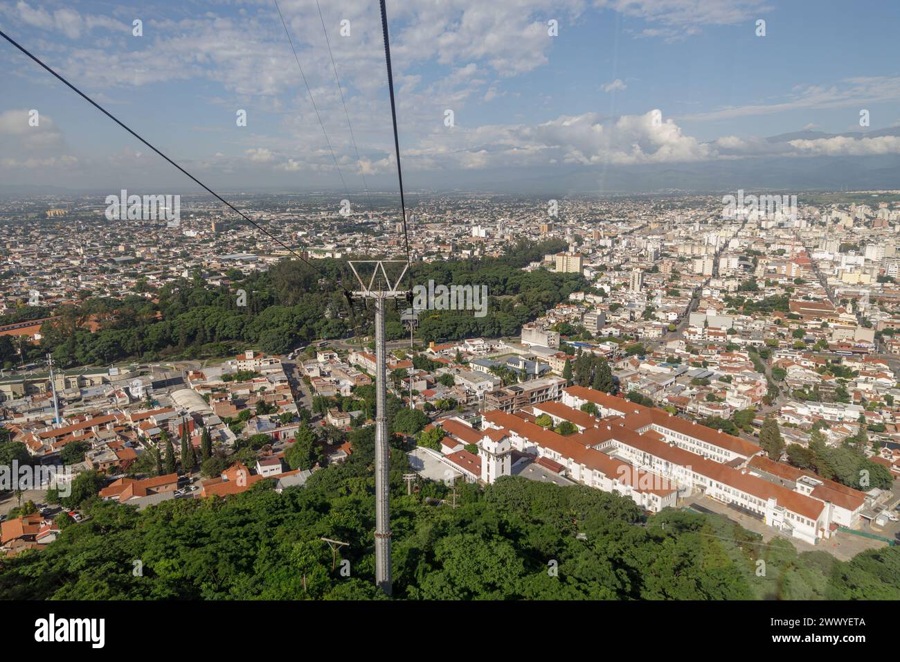 Vista aerea della città di Salta dalla funivia argentina. Foto Stock