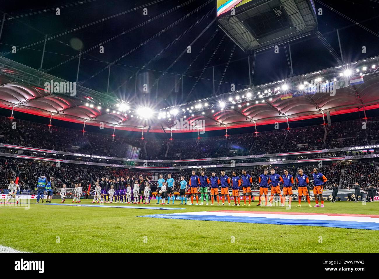 FRANCOFORTE SUL MENO, GERMANIA - MARZO 26: Line-up Antonio Rüdiger della Germania, Jonathan Tah della Germania, Joshua Kimmich della Germania, Kai Havertz della Germania, Toni Kroos della Germania, Jamal Musiala della Germania, Florian Wirtz della Germania, Maximilian Mittelstädt della Germania, İlkay Gündoğan della Germania, portiere Marc-André ter Stegen della Germania, Robert Andrich di Germania, assistente arbitro Isaak Elias Bashevkin, arbitro Espen Eskas, assistente arbitro Anders Olav Dale portiere Bart Verbruggen dei Paesi Bassi, Matthijs de Ligt dei Paesi Bassi, Virgil van Dijk dei Paesi Bassi, Nathan Aké dei Paesi Bassi, Jerdy SC Foto Stock