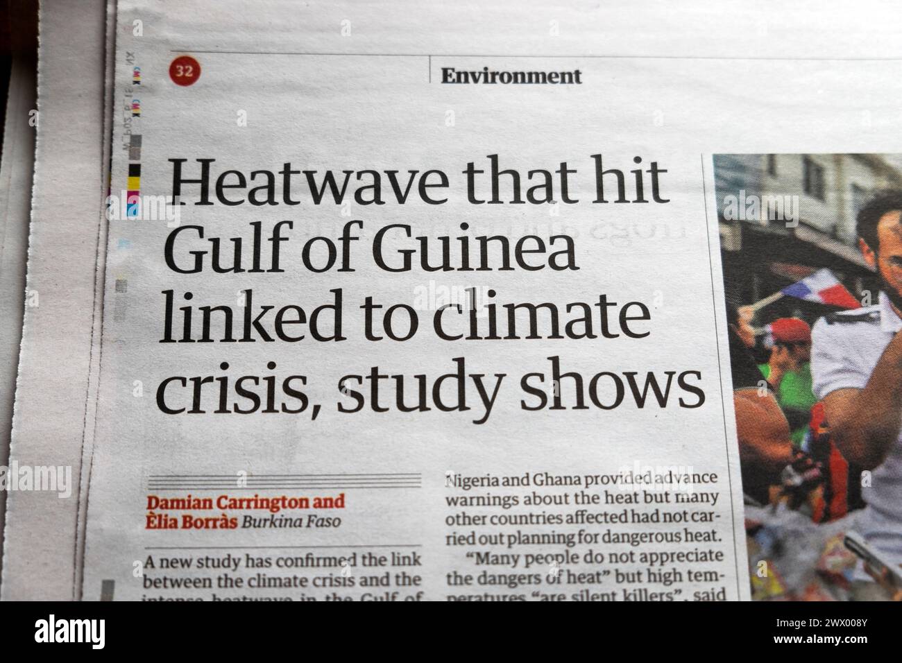 "L'ondata di caldo che ha colpito il Golfo di Guinea legata alla crisi climatica, lo studio mostra" articolo del quotidiano Guardian sull'ambiente 23 marzo 2024 Londra Regno Unito Foto Stock