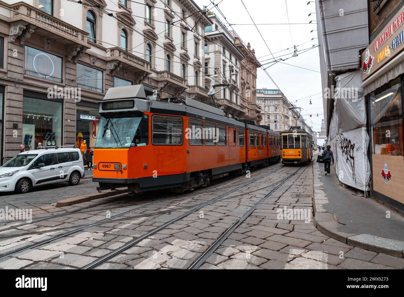 Milano, Italia - 30 marzo 2022: Tram, tram leggero che trasporta passeggeri all'interno della città di Milano, capoluogo della regione Lombardia. Foto Stock