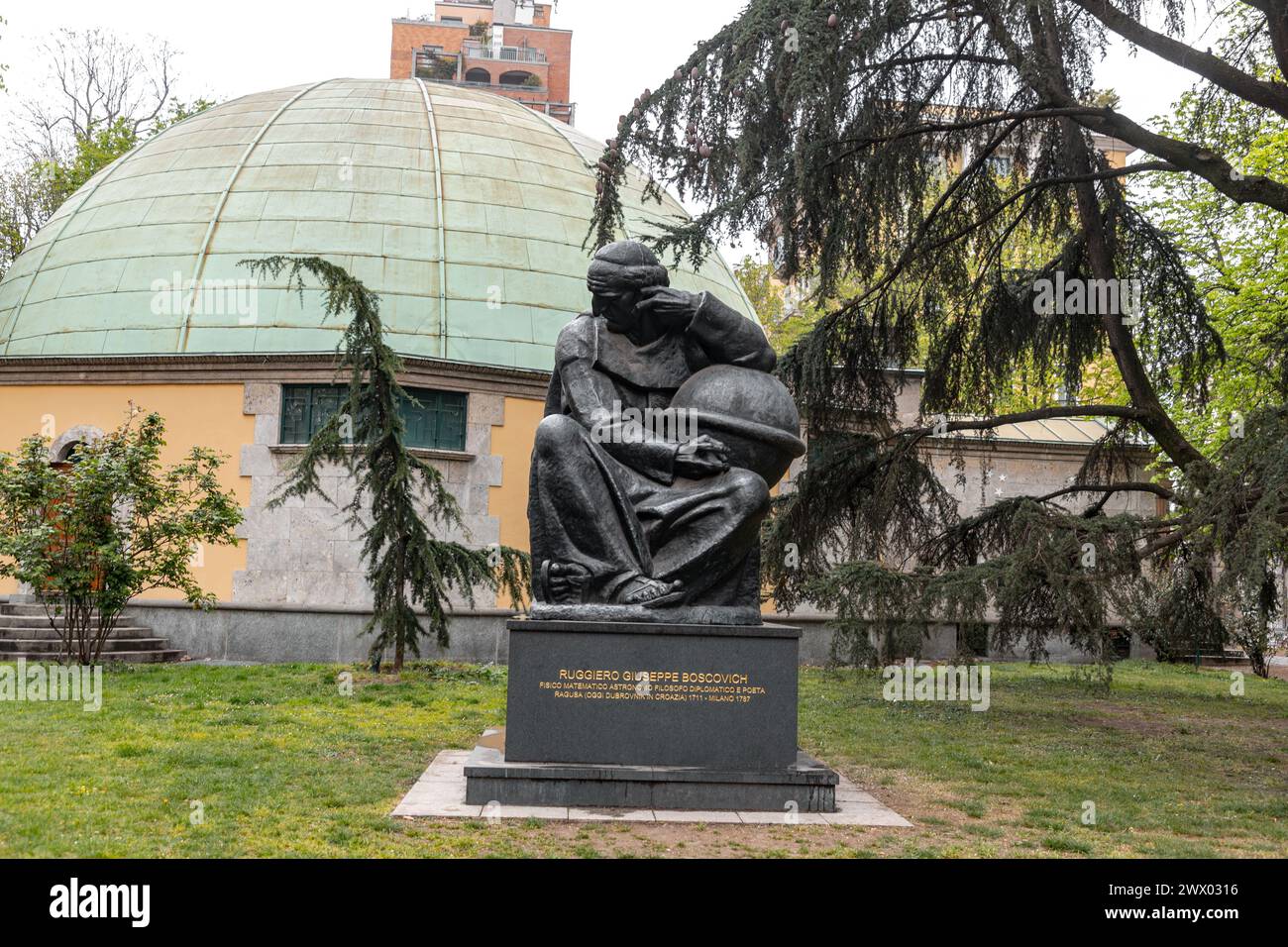 Milano, Italia - 30 marzo 2022: Il planetario di Milano è il più grande e importante planetario d'Italia. Si trova nella Foto Stock