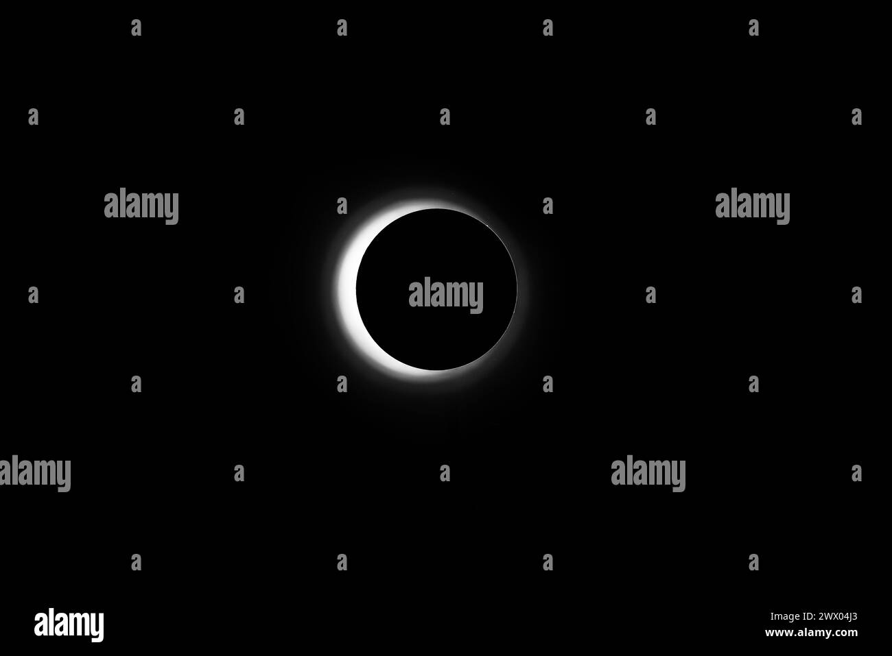 Immagini di Eclipse ricreative realizzate in uno studio utilizzando una luce brillante e un cappuccio rotondo con un po' di spruzzo atmosferico per, beh, l'atmosfera. Foto Stock