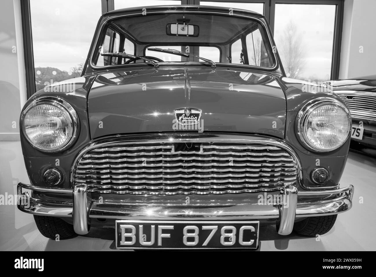 Sparkford.Somerset.Regno Unito.7 gennaio 2024.un salone Austin Super Mini Deluxe del 1965 è in mostra all'Haynes Motor Museum di Somerset Foto Stock