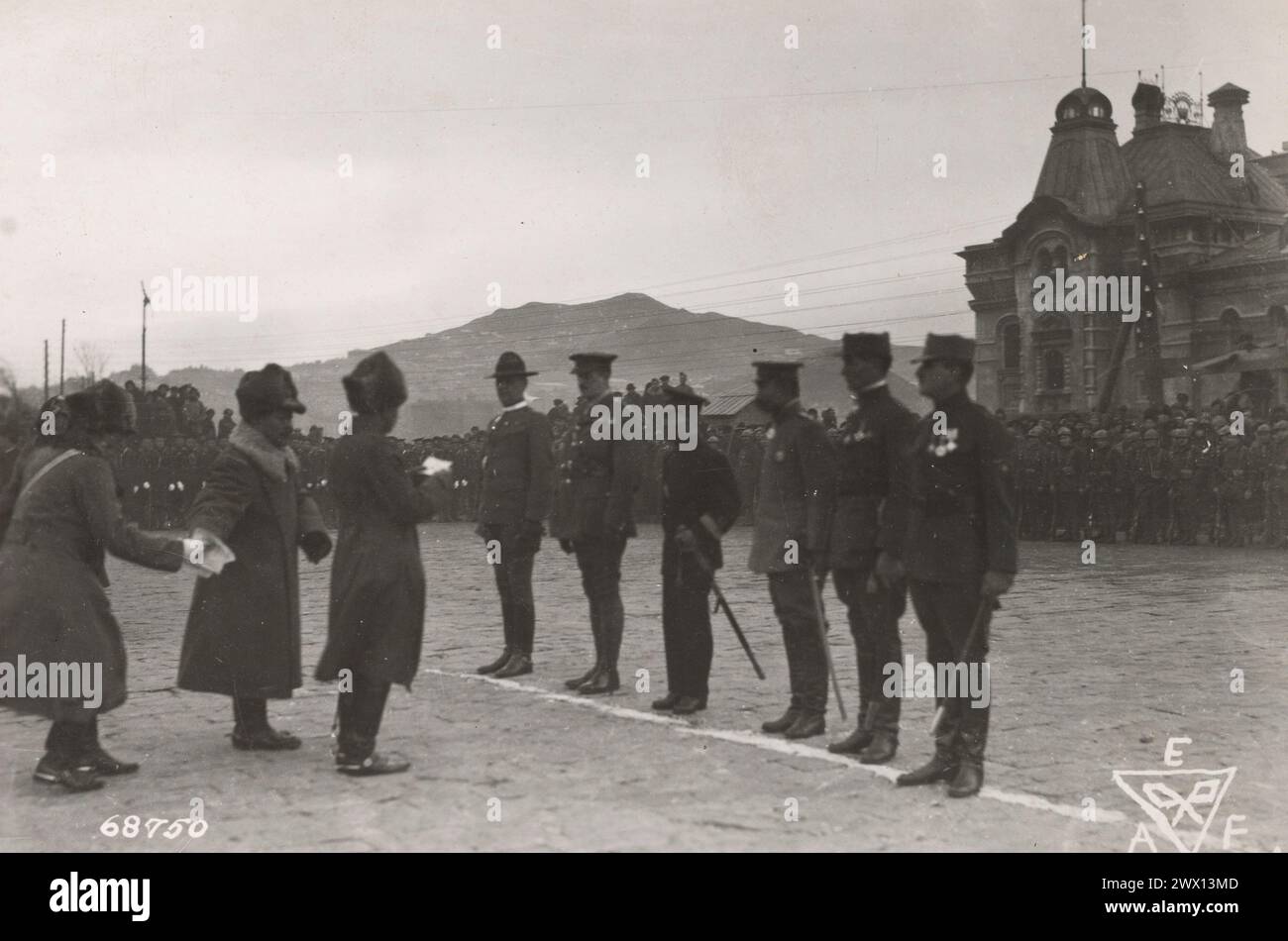 IL MAGGIOR GENERALE WILLIAM GRAVES, United States Army, ricevendo l'ordine del Sol Levante, decorazione giapponese, sabato 6 dicembre 1919 Foto Stock