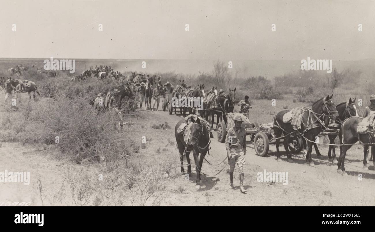 Cavalleria a cavallo in azione. Piedi Bliss, Texas CA. 1939 Foto Stock