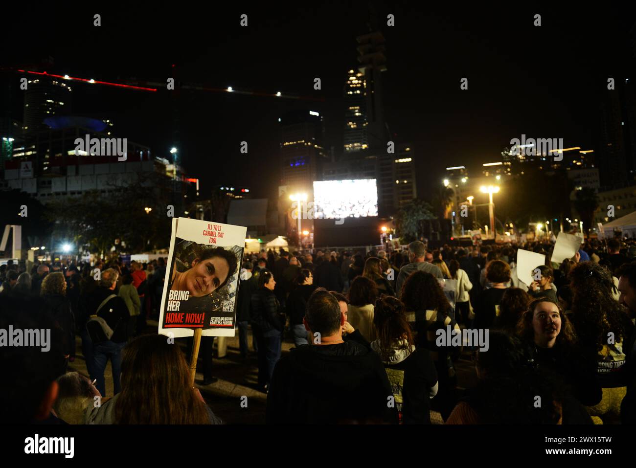 16 marzo 2024, Tel-Aviv, Israele. Migliaia di sostenitori si sono radunati nella piazza degli ostaggi chiedendo il rilascio degli ostaggi israeliani a Gaza. Foto Stock