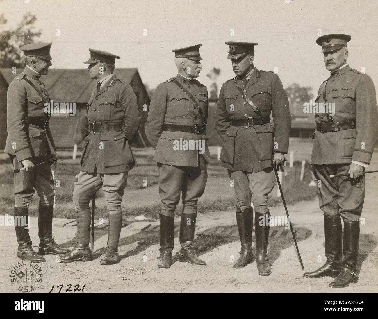 Cinque generali di combattimento: (Da L a R) il maggiore generale W.W. Hartz, il generale H.K. Bothell, il maggiore generale M. Lewis, il generale A.D. McRae e il maggiore generale George W. Read CA. 1918 Foto Stock