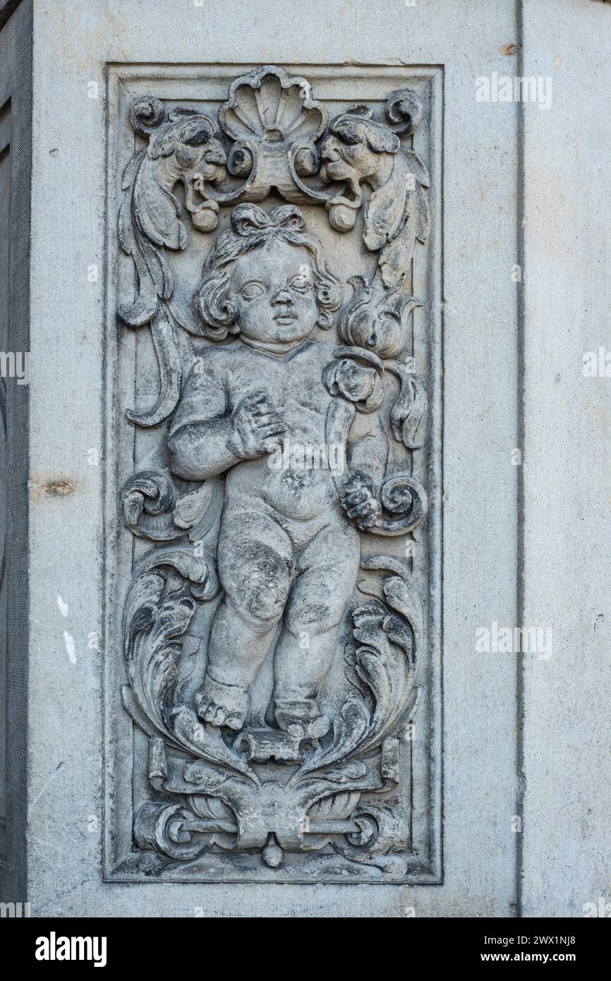 Dresda, Sachsen, Deutschland Relief eines Kindes, Architekturdetails am Residenzschloss in der Inneren Altstadt von Dresden, Sachsen, Deutschland. Rif Foto Stock